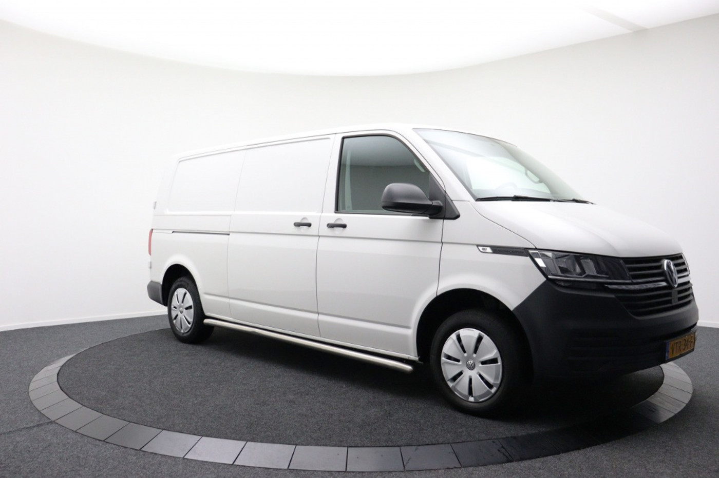 Foto van Volkswagen Caddy Modified Partition Wall