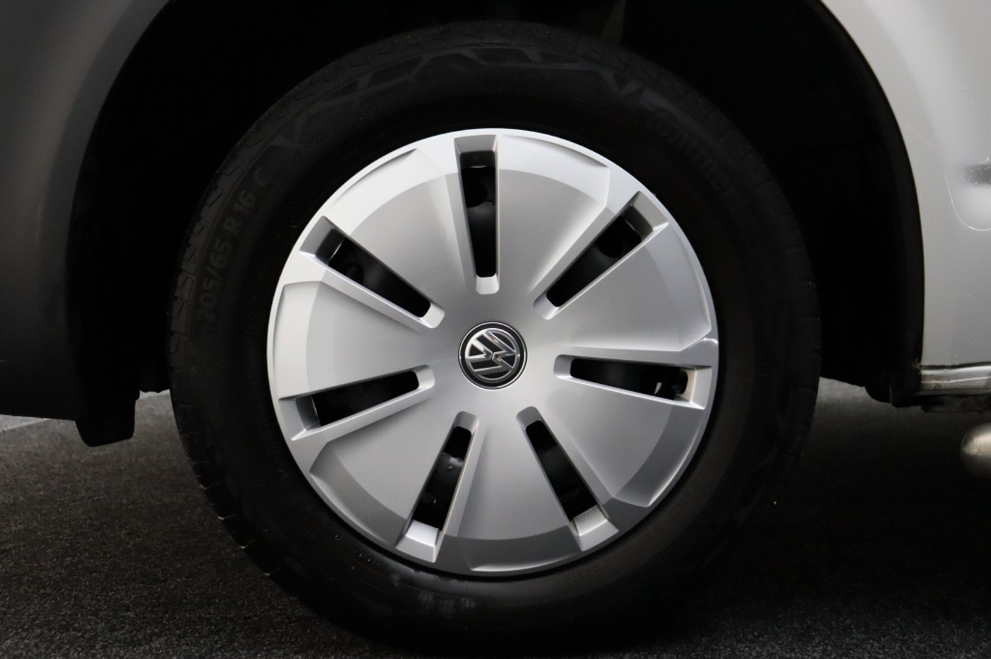 Foto van Volkswagen Caddy Modified Partition Wall