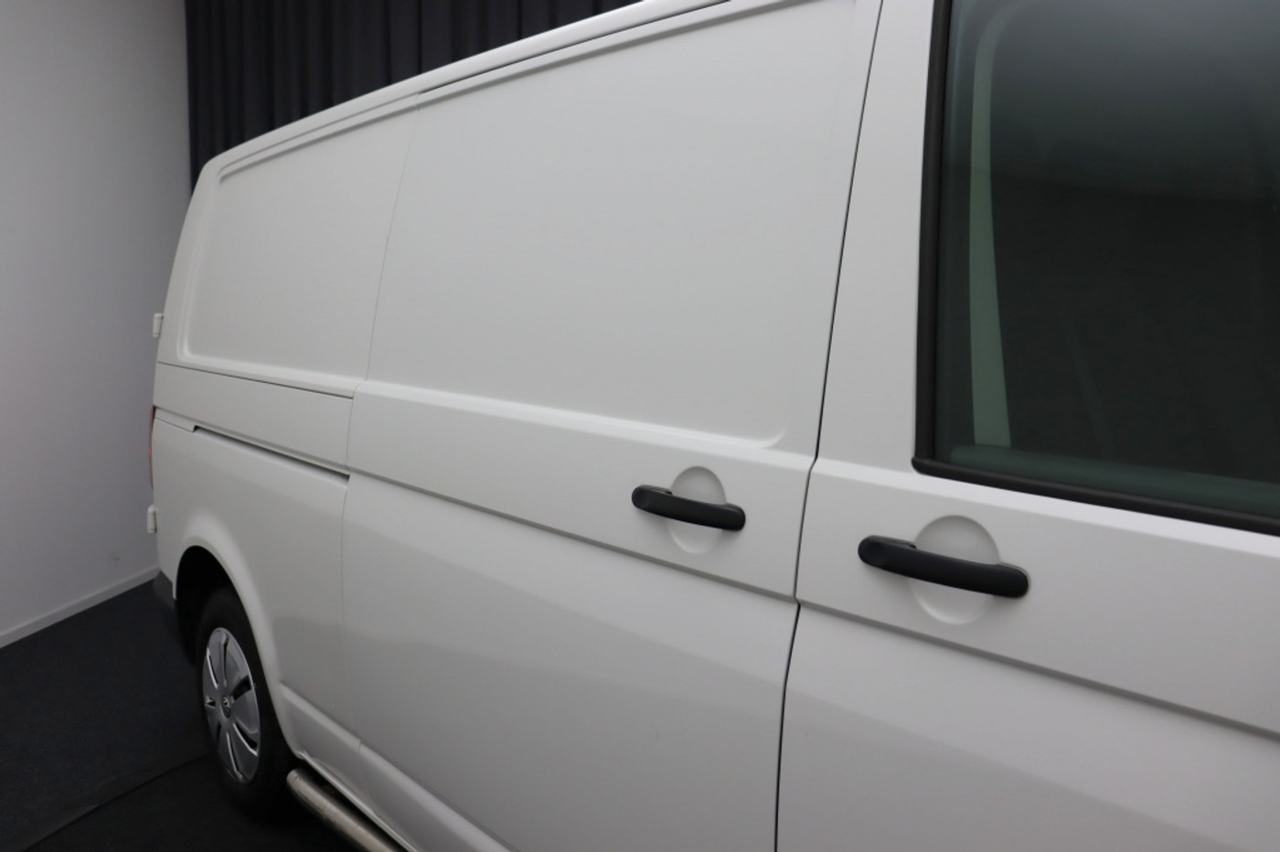 Foto van Volkswagen Caddy Modified Partition Wall