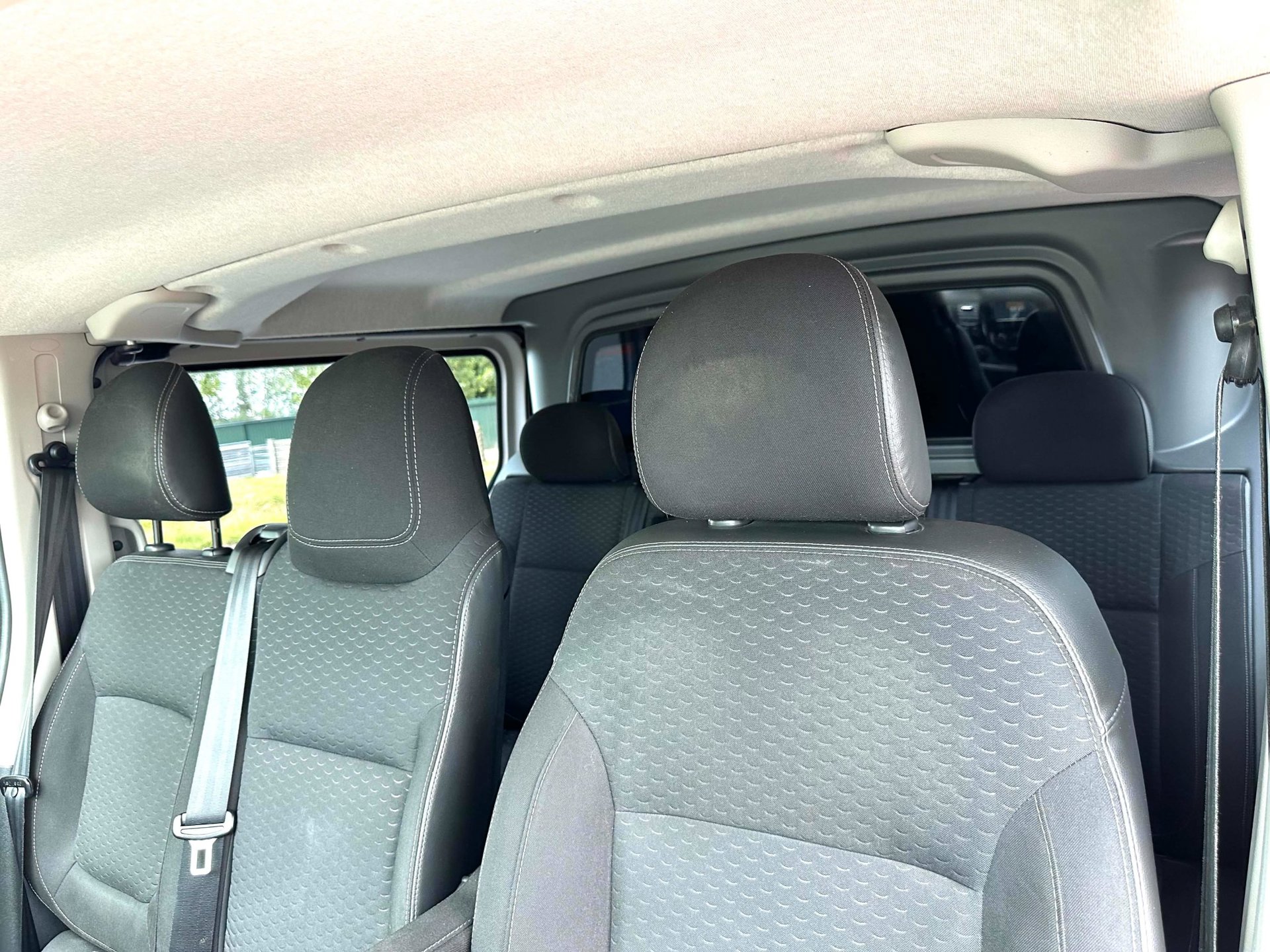 Foto van Opel Vivaro-b