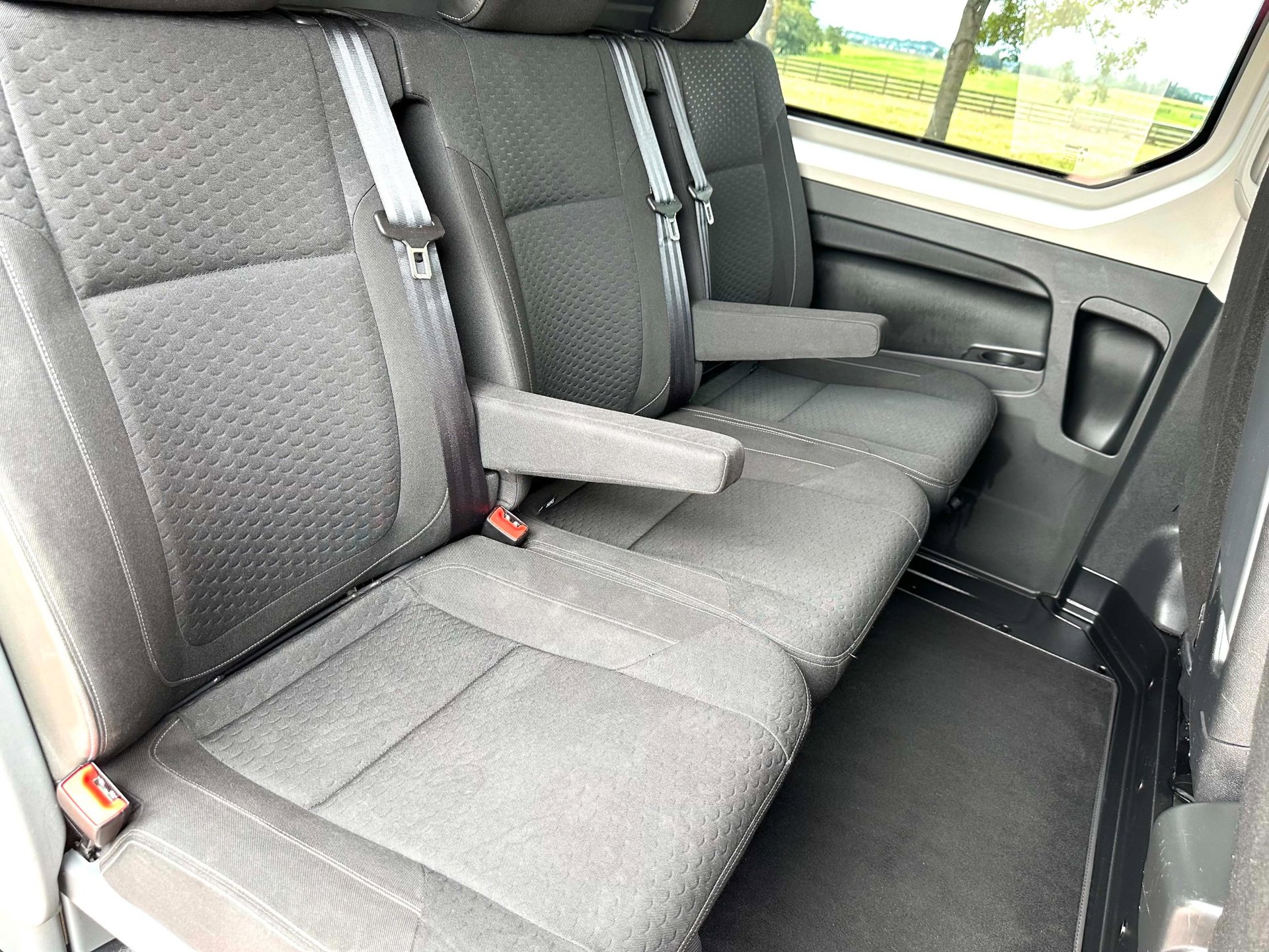 Foto van Opel Vivaro-b