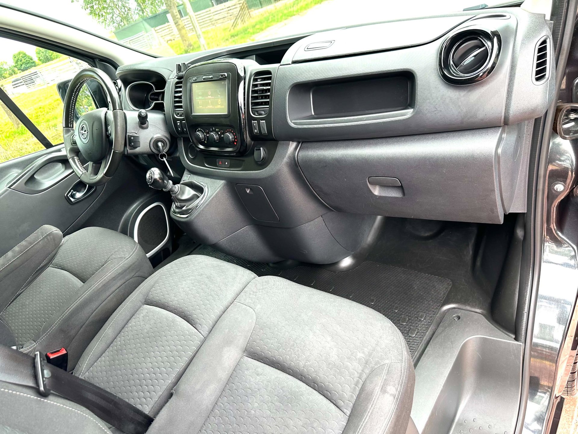 Foto van Opel Vivaro-b