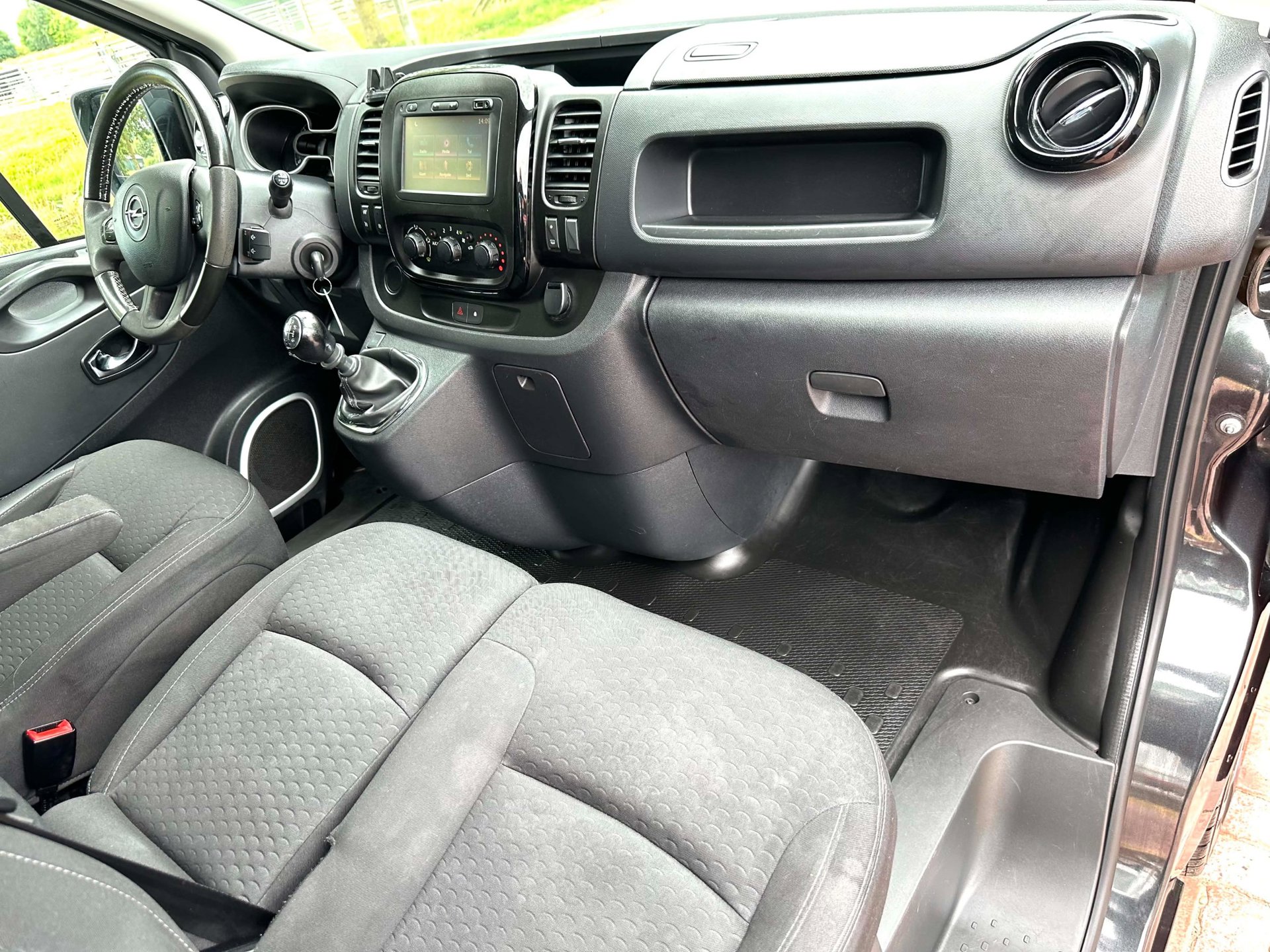 Foto van Opel Vivaro-b