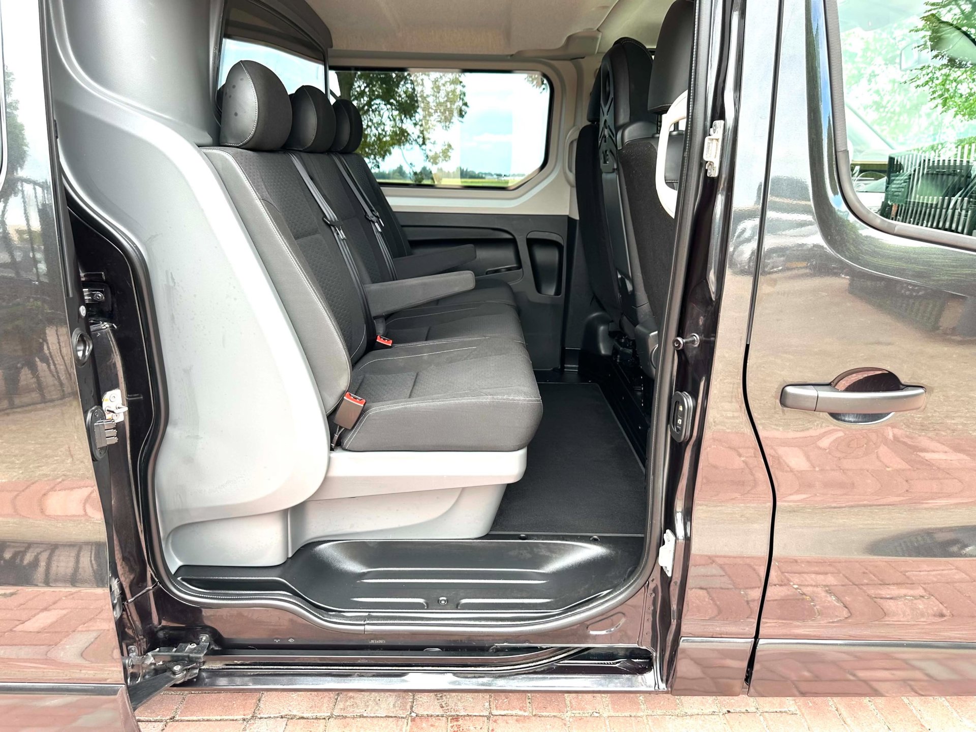 Foto van Opel Vivaro-b