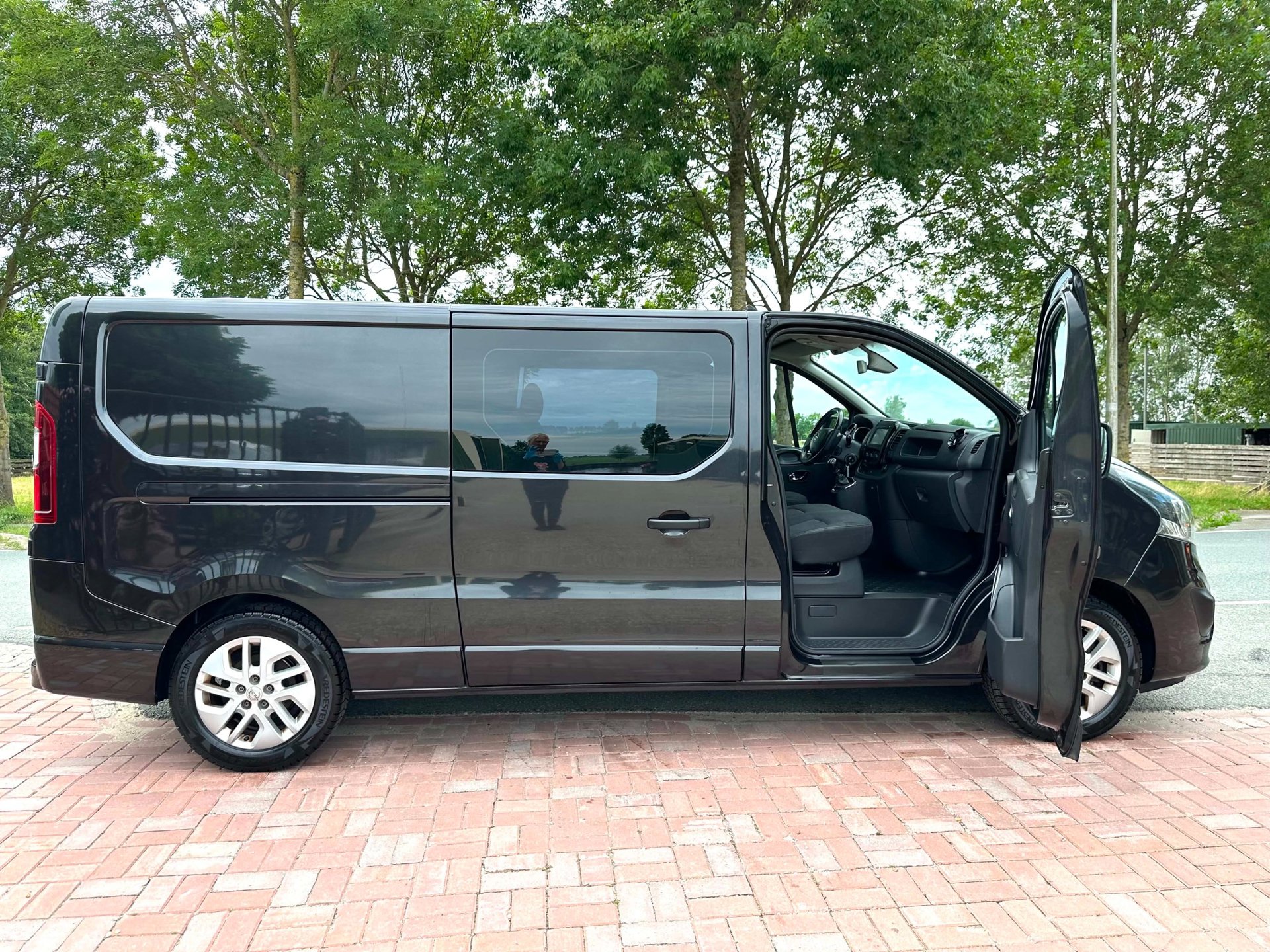 Foto van Opel Vivaro-b