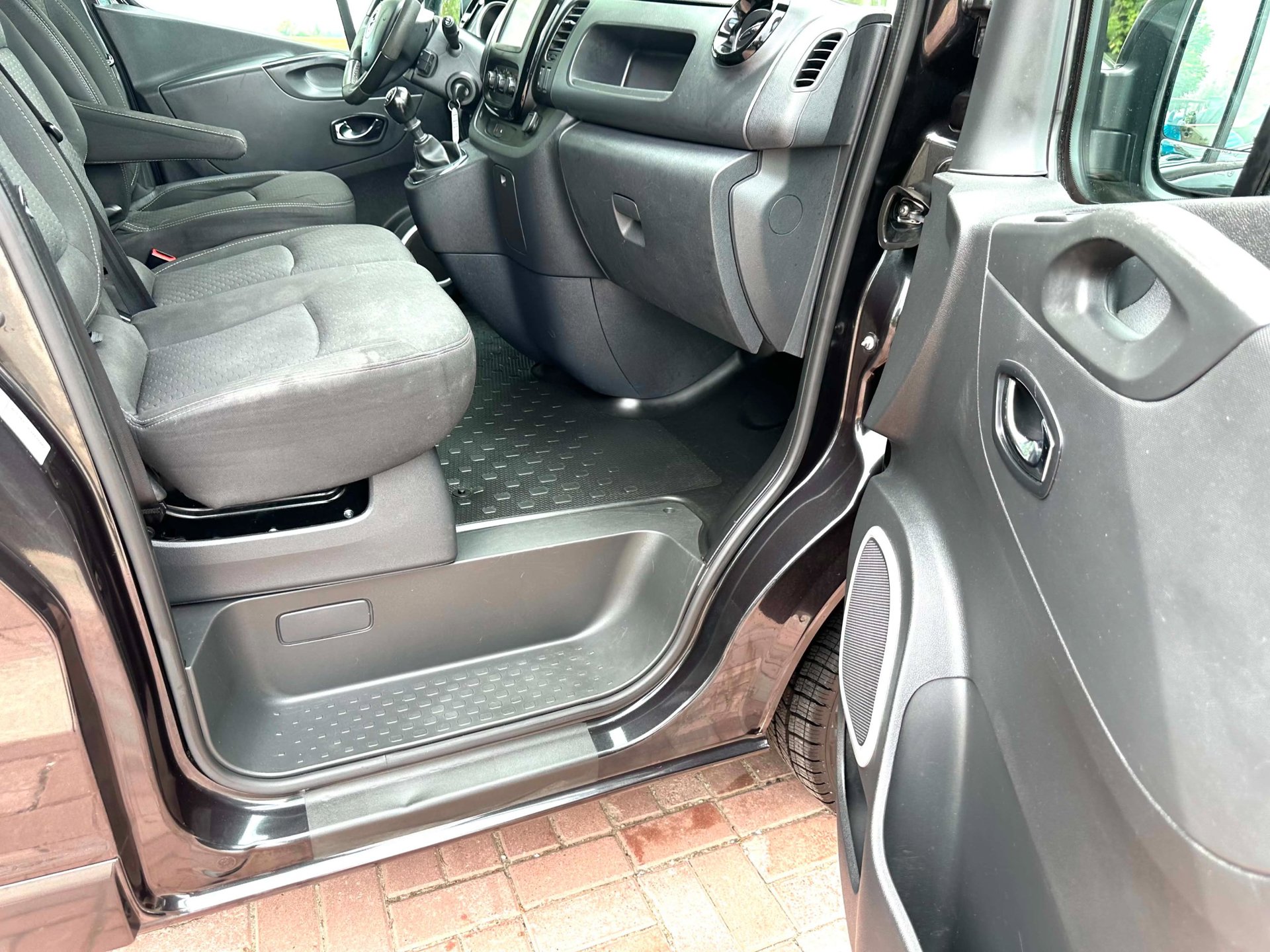 Foto van Opel Vivaro-b