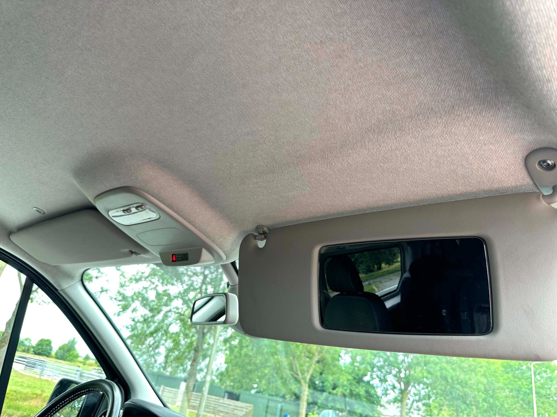 Foto van Opel Vivaro-b