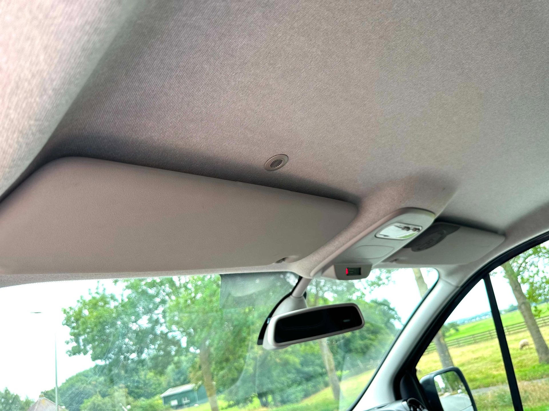 Foto van Opel Vivaro-b
