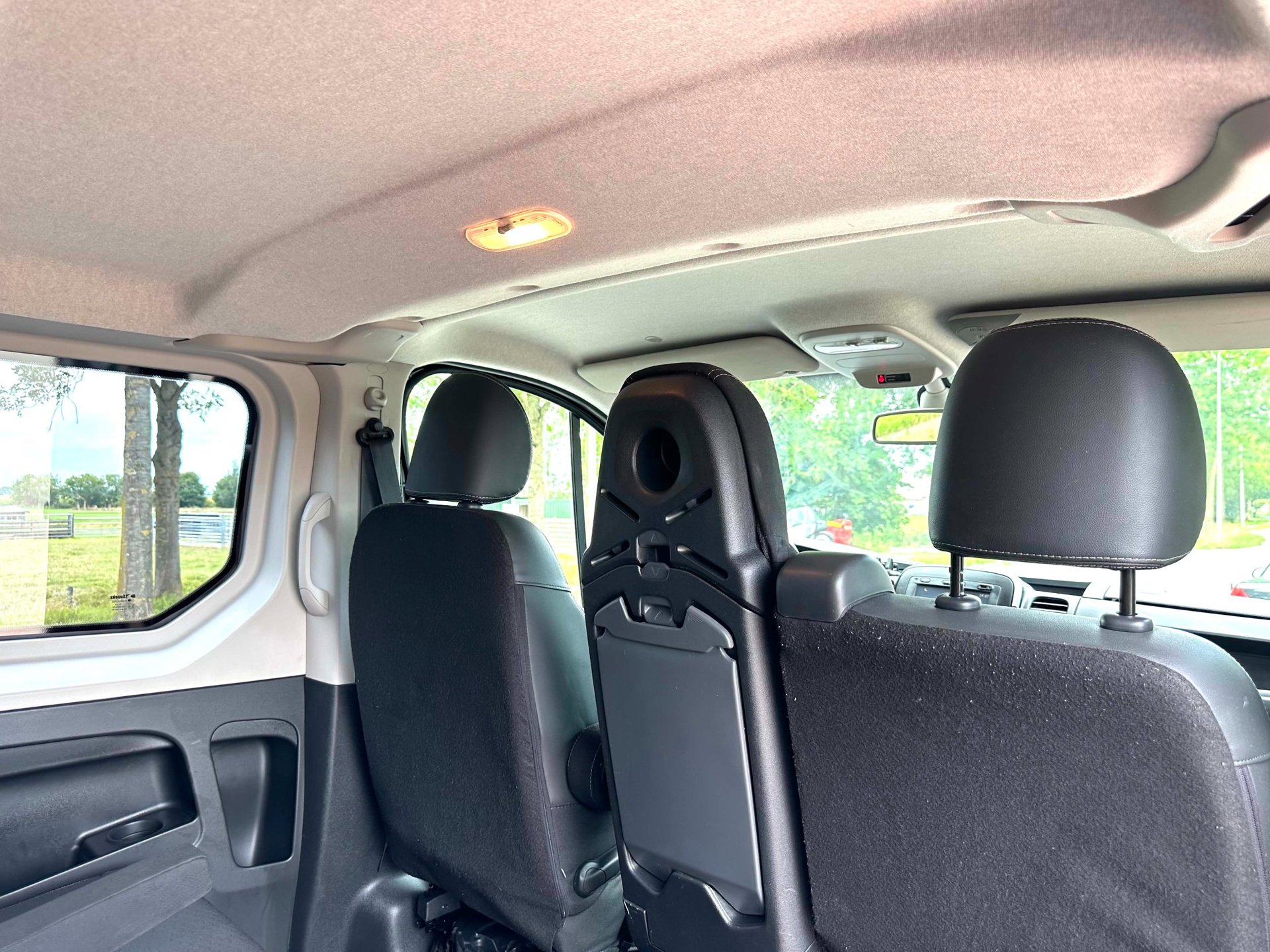 Foto van Opel Vivaro-b