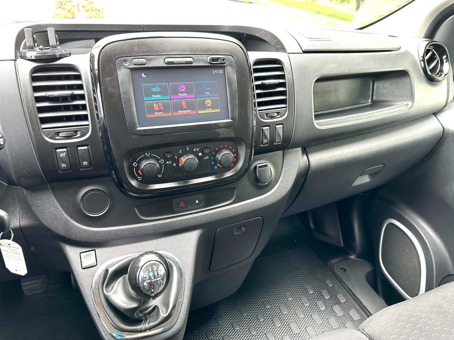 Foto van Opel Vivaro-b