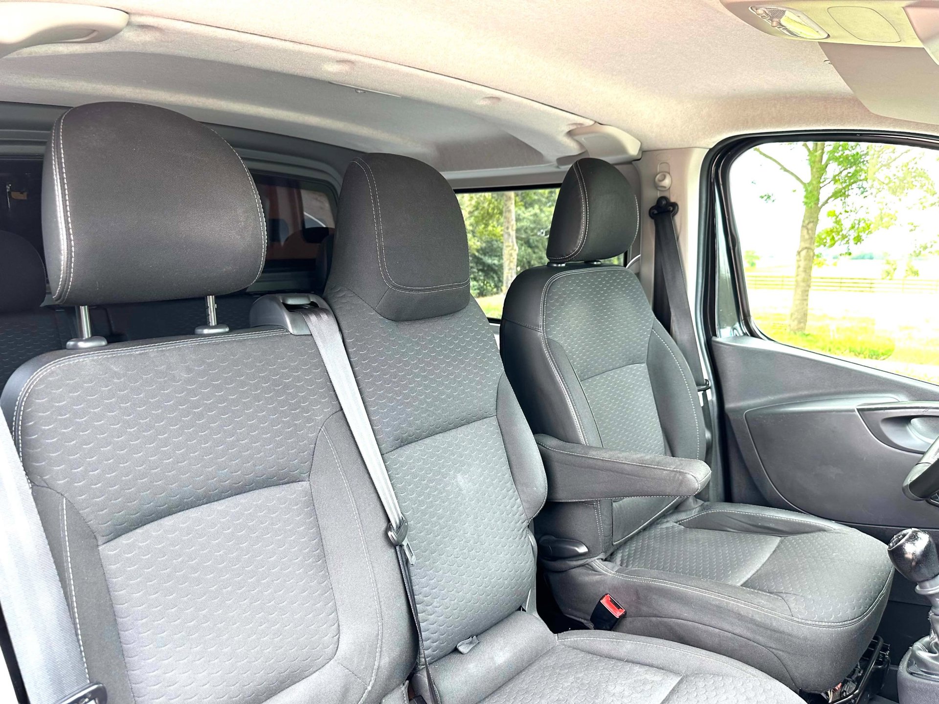 Foto van Opel Vivaro-b