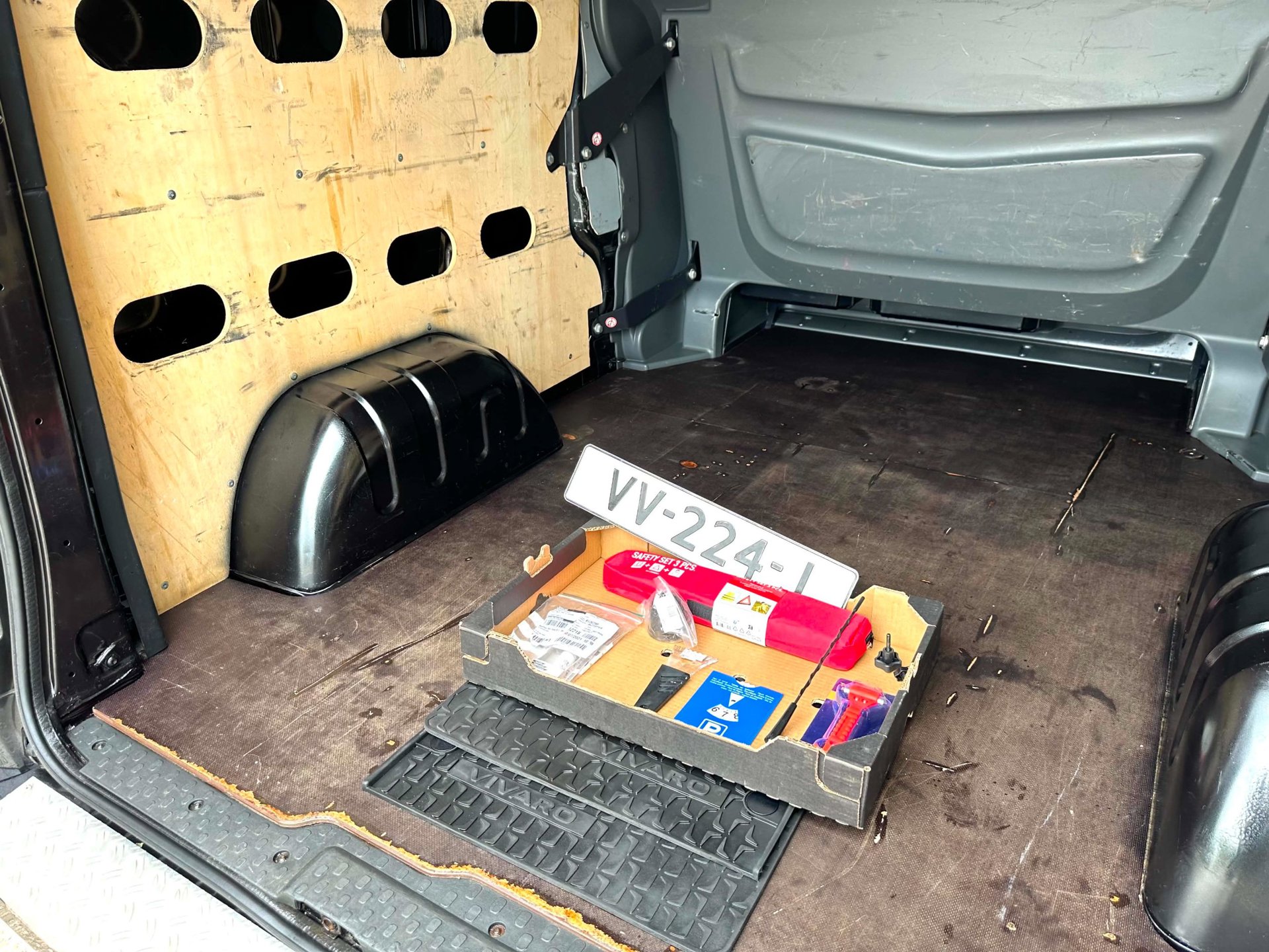 Foto van Opel Vivaro-b