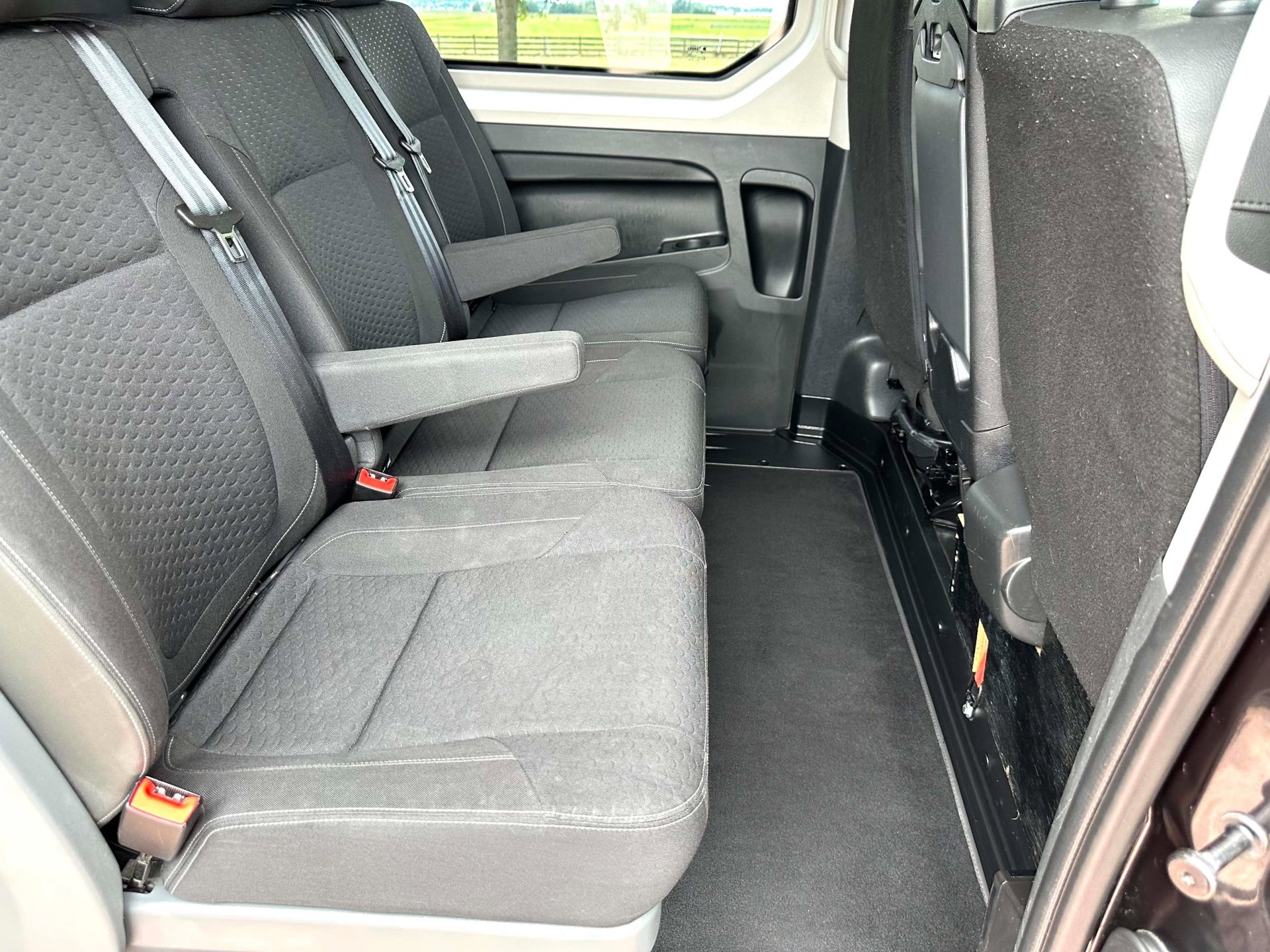 Foto van Opel Vivaro-b