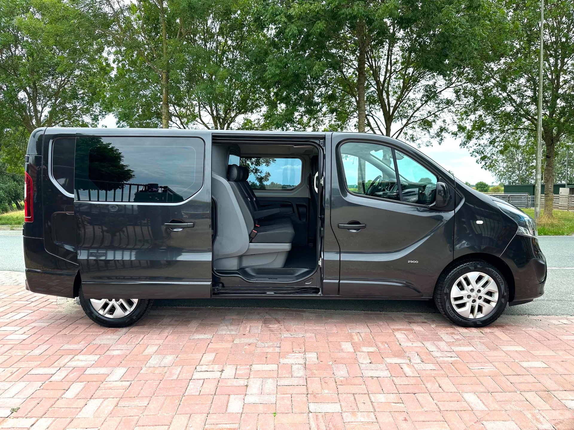 Foto van Opel Vivaro-b