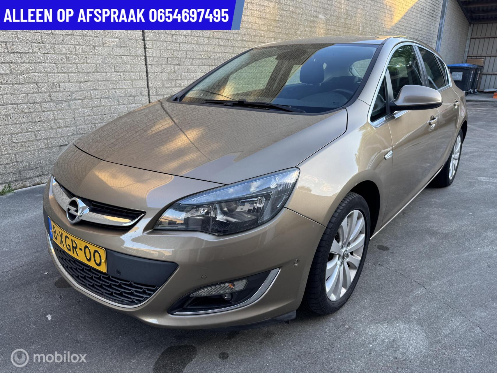 Opel Astra 1.4 Turbo Business +trekhaak 2014 - voorkant