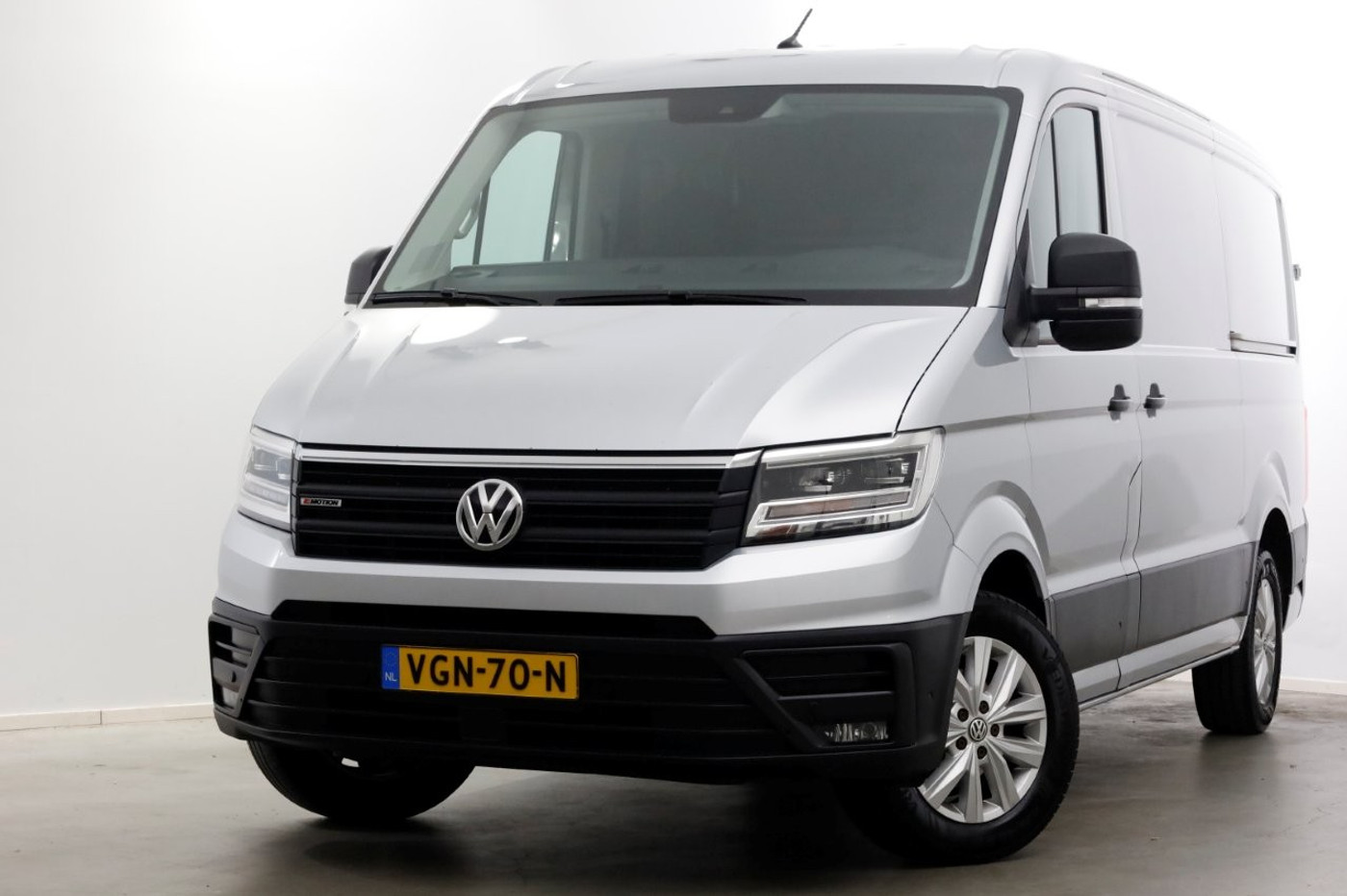 Volkswagen Crafter 35 2.0 TDI 177pk L3H2 (L2H1) DSG-Automaat 4Motion 4x4 Highline LED/Navi/2x Schuifdeur 08-2020 2020 - voorkant