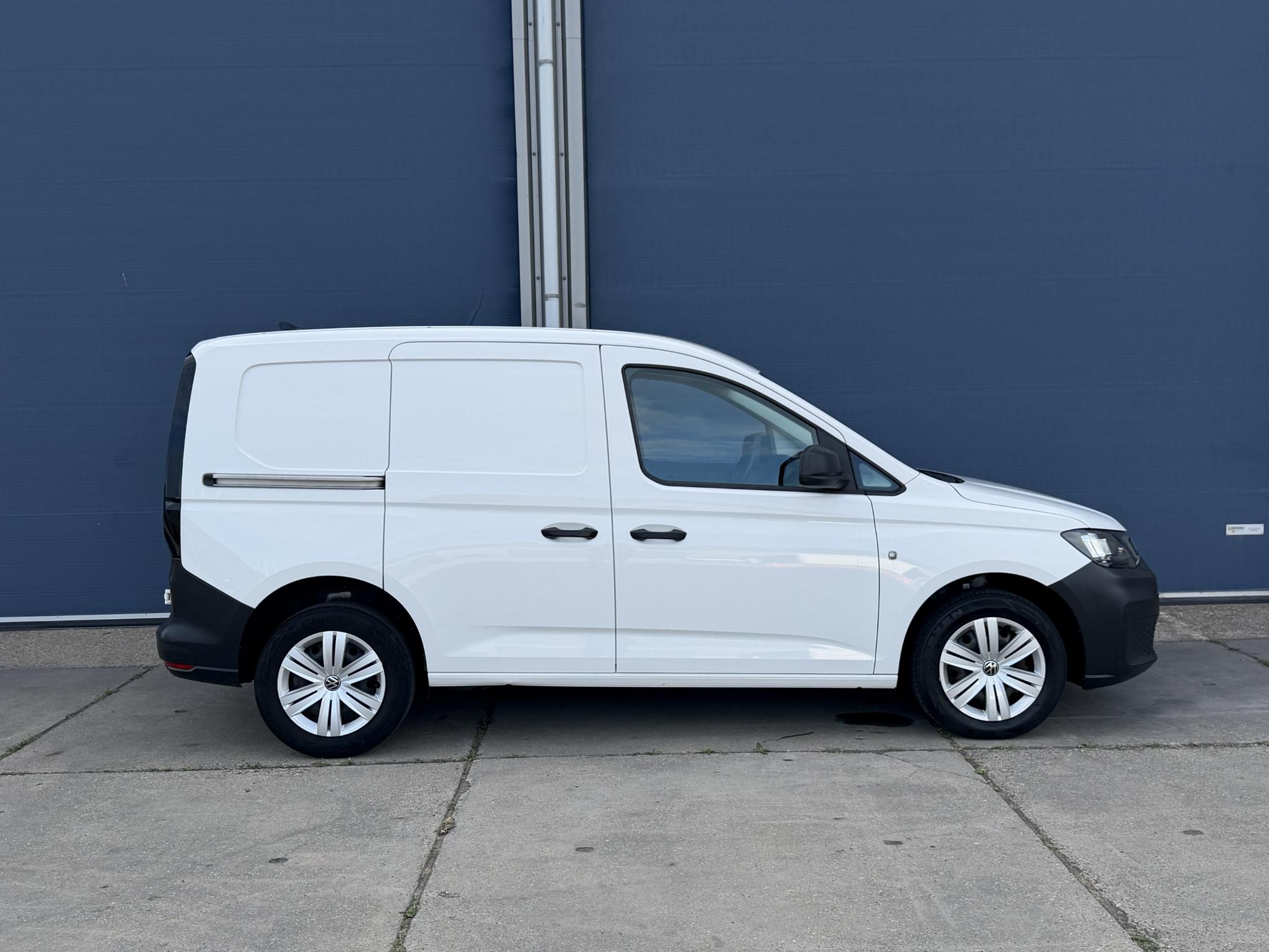 Foto van Volkswagen Caddy Modified Partition Wall