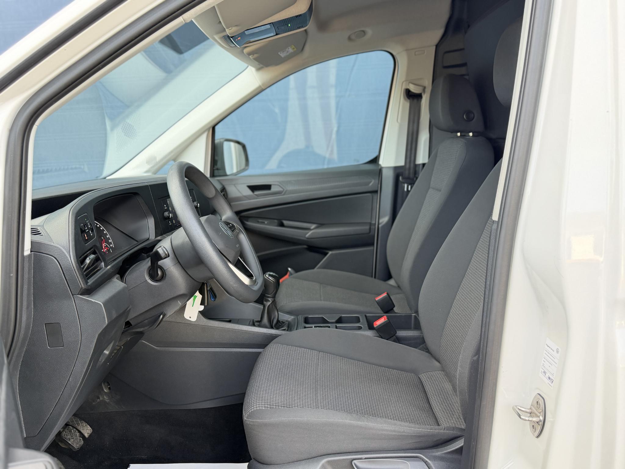 Foto van Volkswagen Caddy Modified Partition Wall