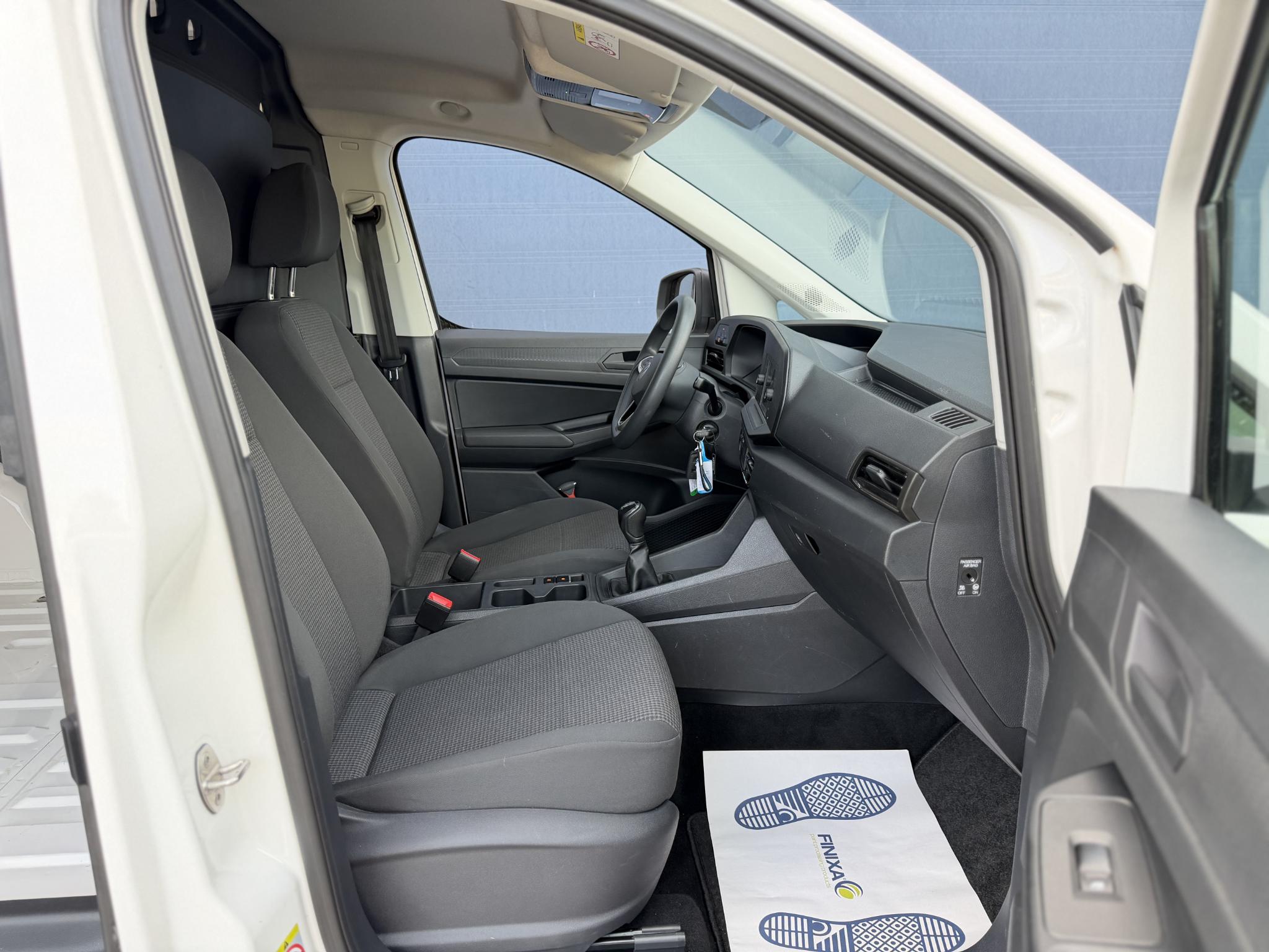 Foto van Volkswagen Caddy Modified Partition Wall