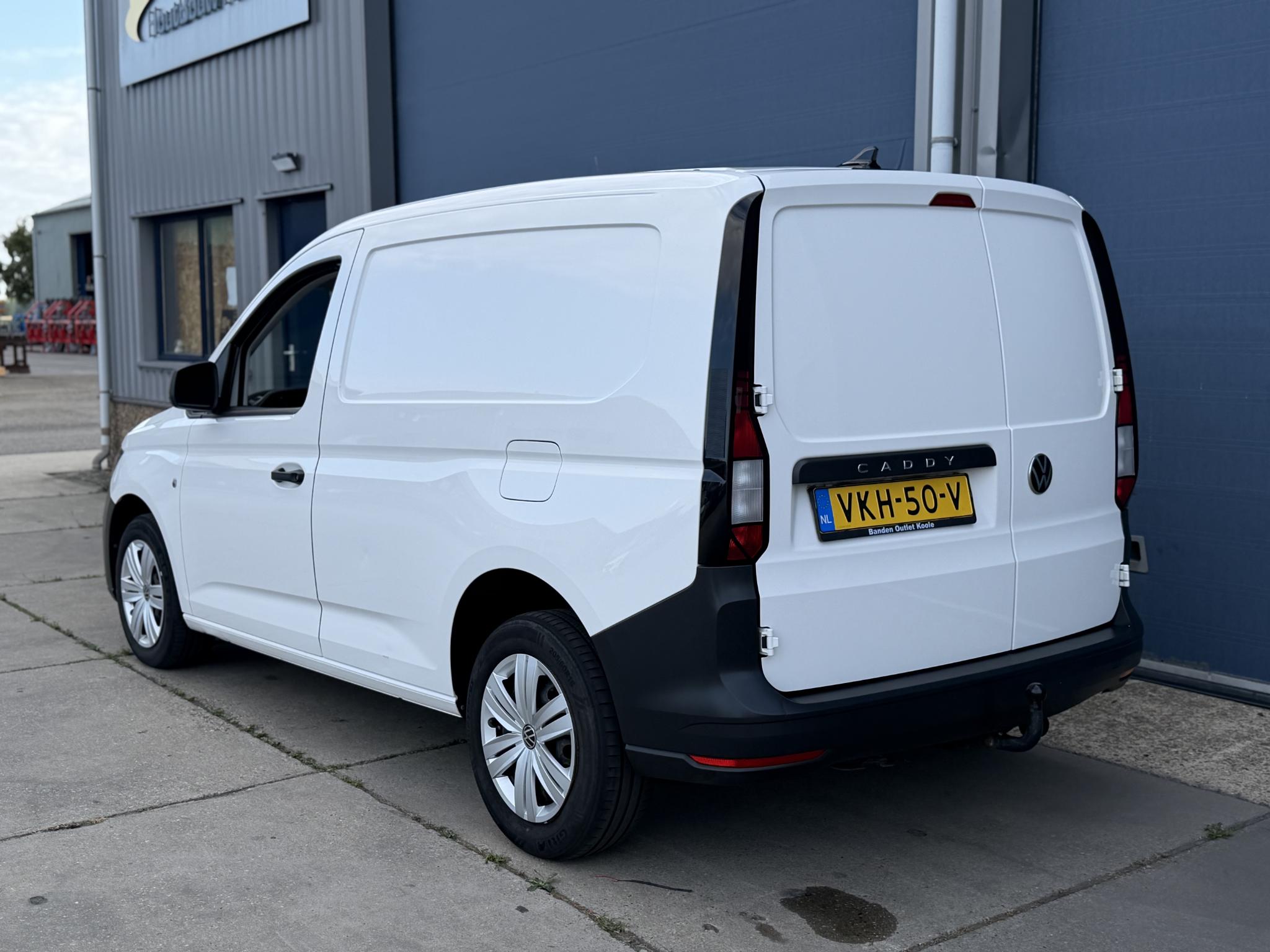 Foto van Volkswagen Caddy Modified Partition Wall