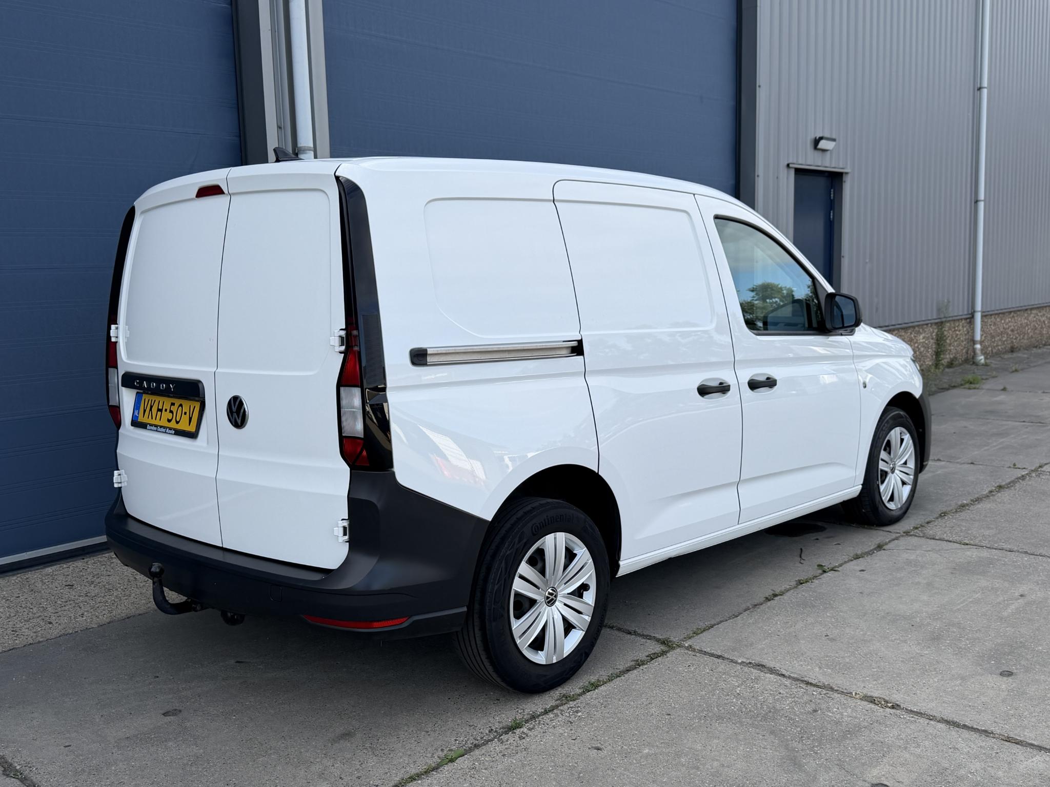 Foto van Volkswagen Caddy Modified Partition Wall