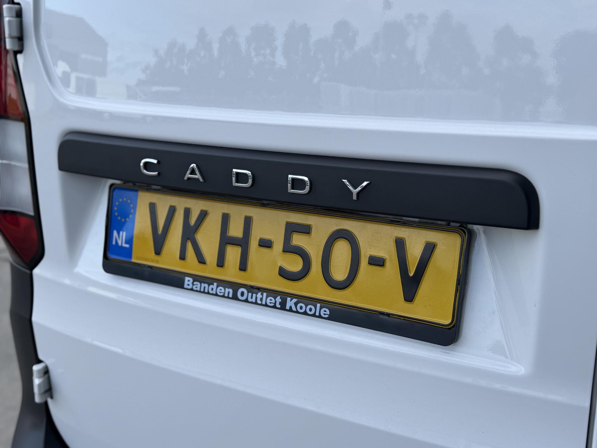 Foto van Volkswagen Caddy Modified Partition Wall