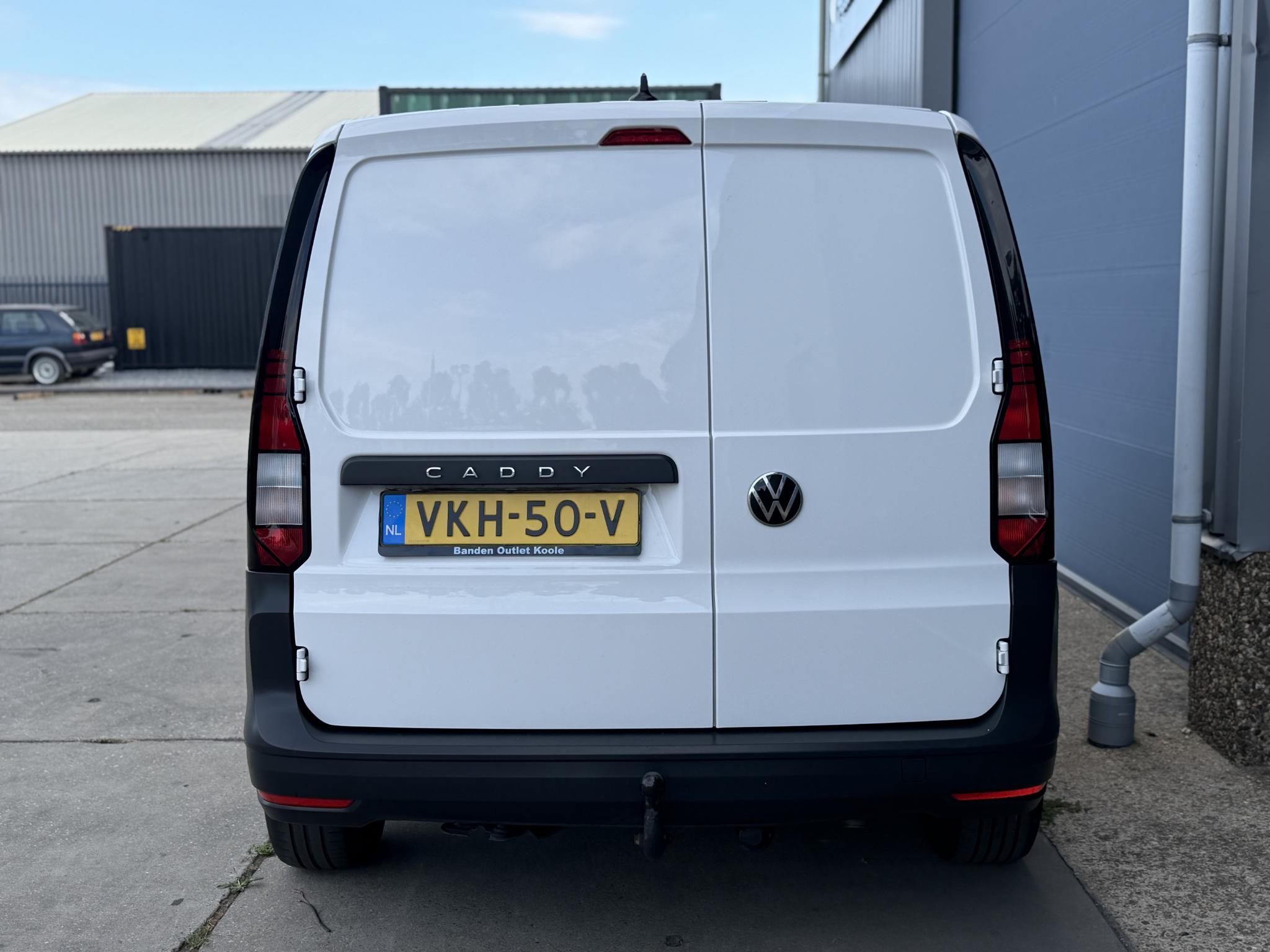 Foto van Volkswagen Caddy Modified Partition Wall