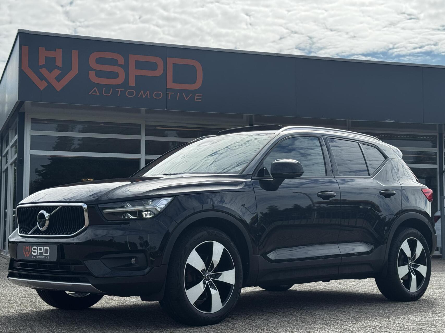 Volvo XC40 2.0 T5 AWD Momentum|247PK|H&K|360CAM|Pano|ACC| 2018 - voorkant