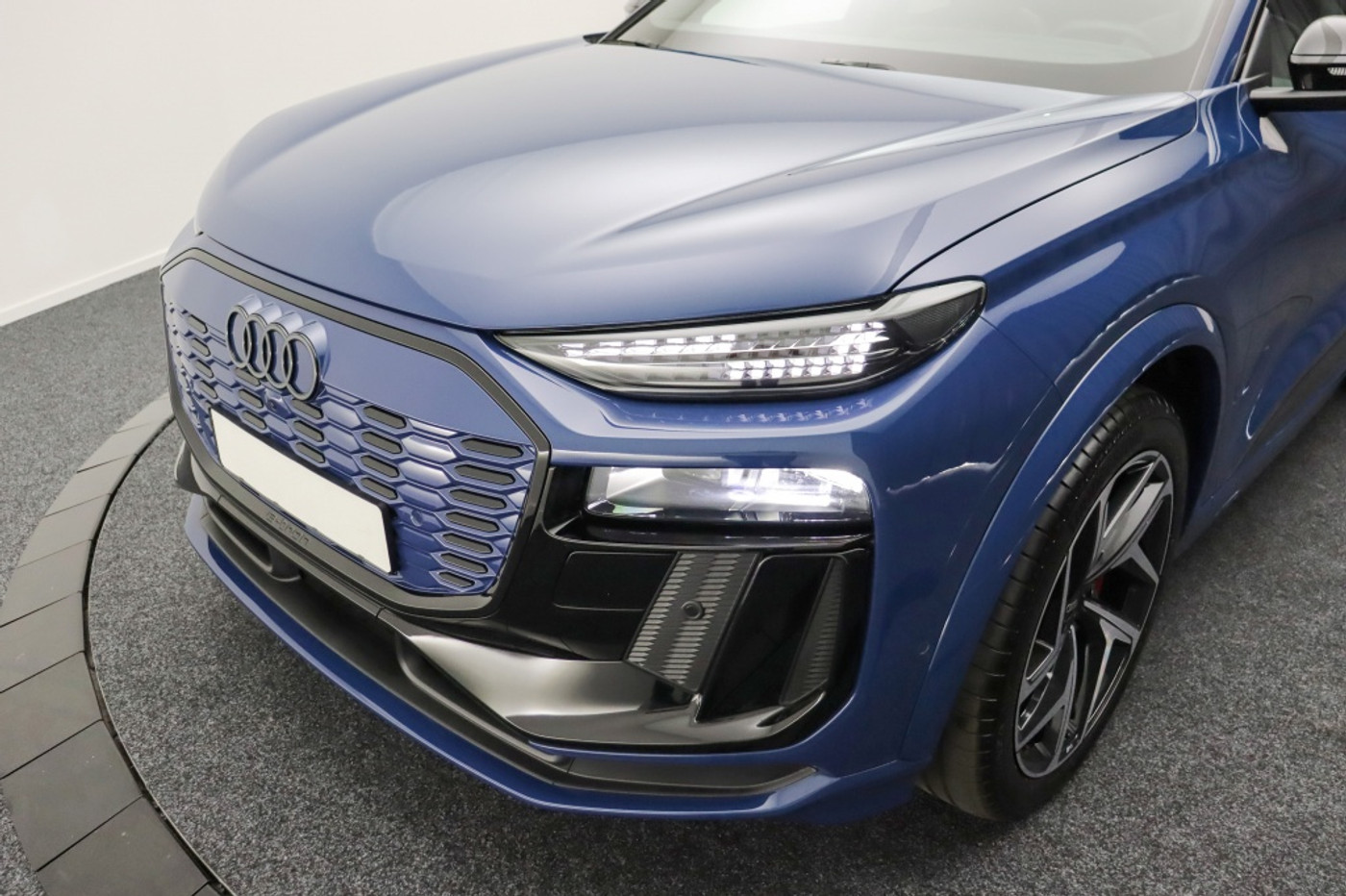 Foto van Audi Q6 Suv E-tron Quattro