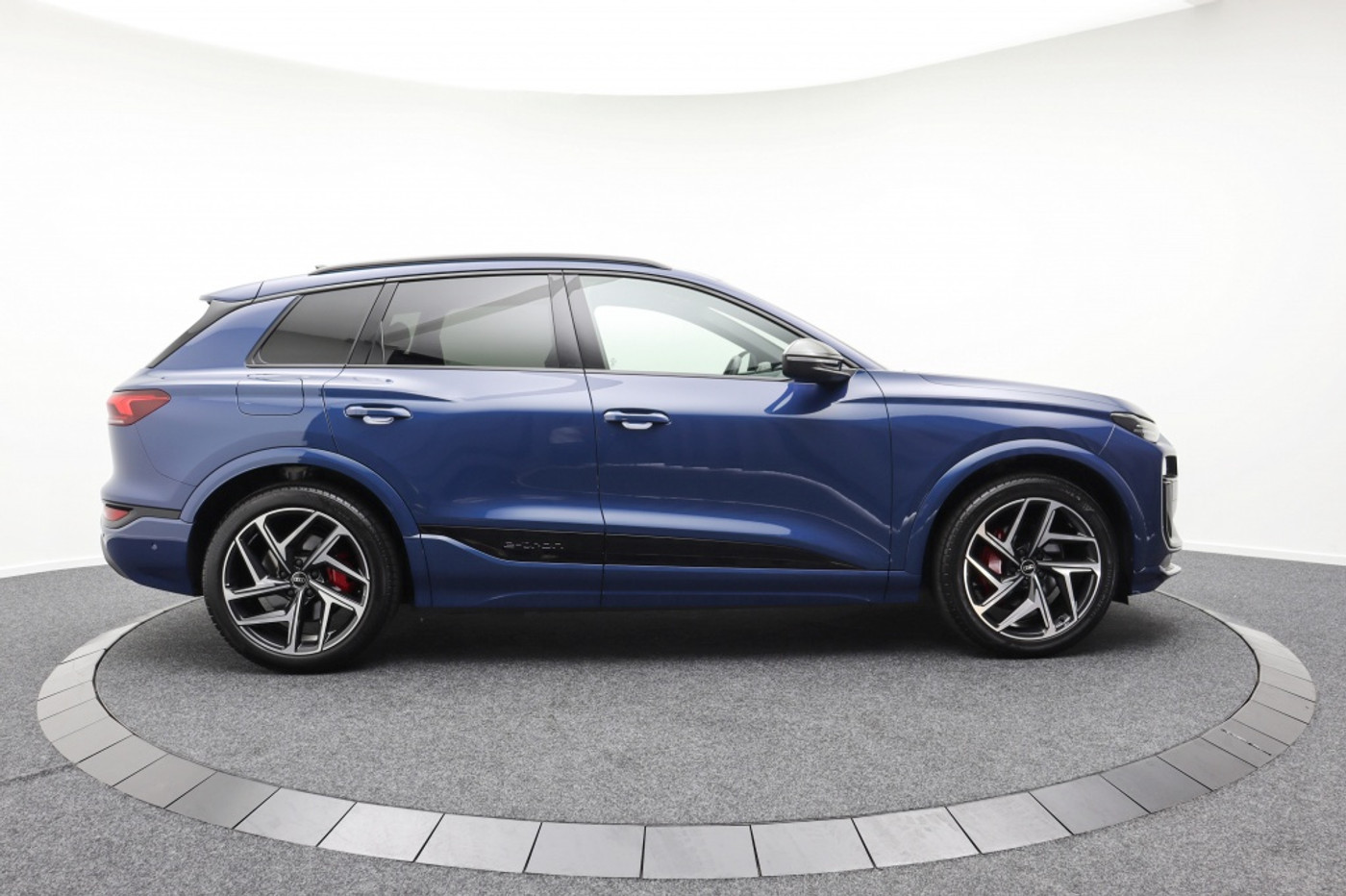 Foto van Audi Q6 Suv E-tron Quattro