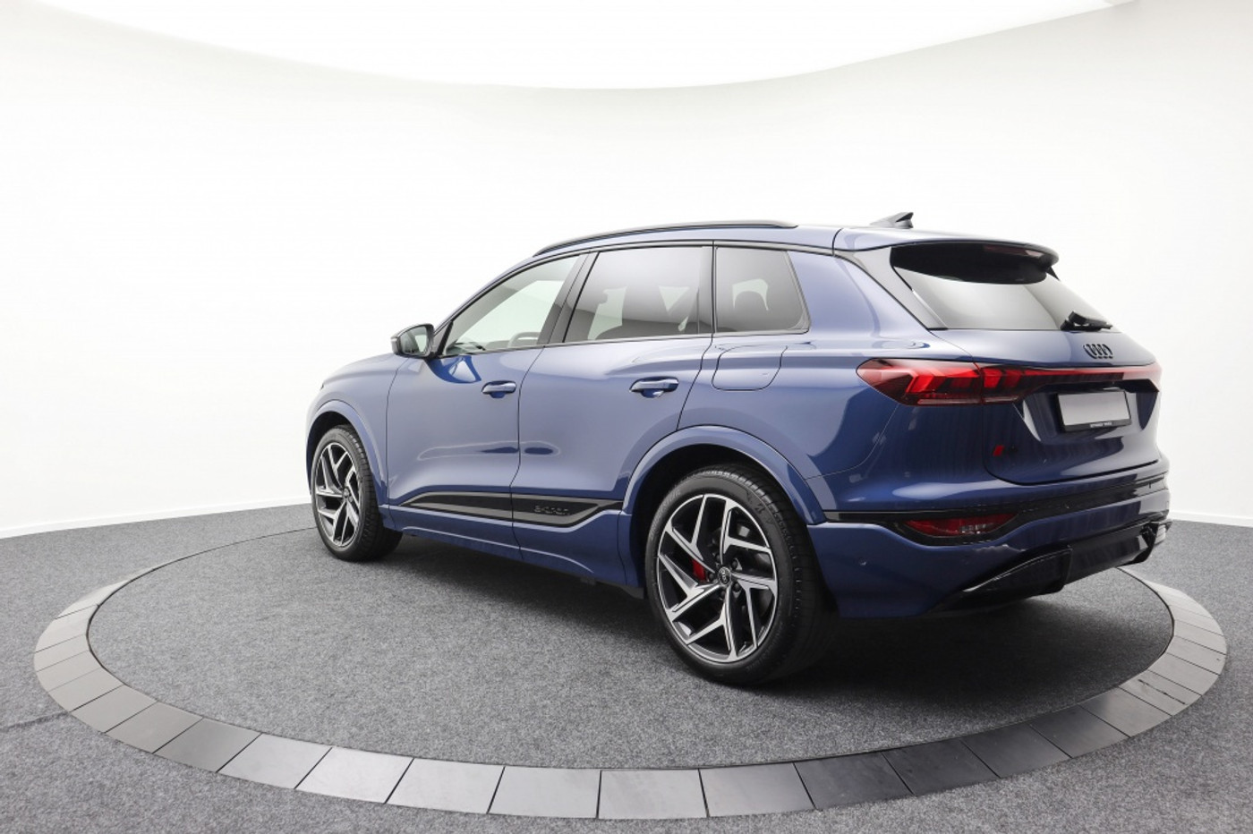Foto van Audi Q6 Suv E-tron Quattro