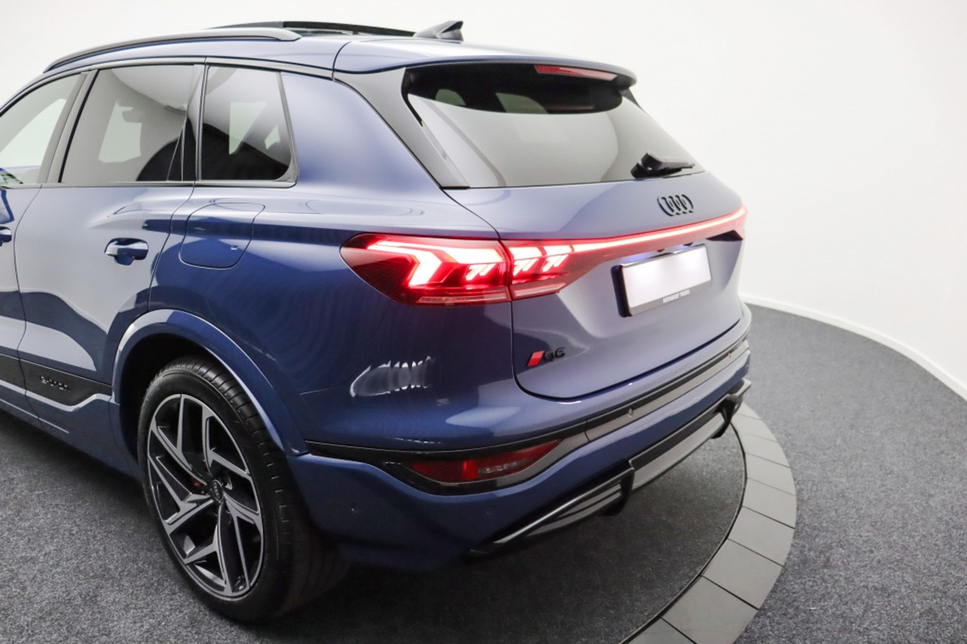 Foto van Audi Q6 Suv E-tron Quattro