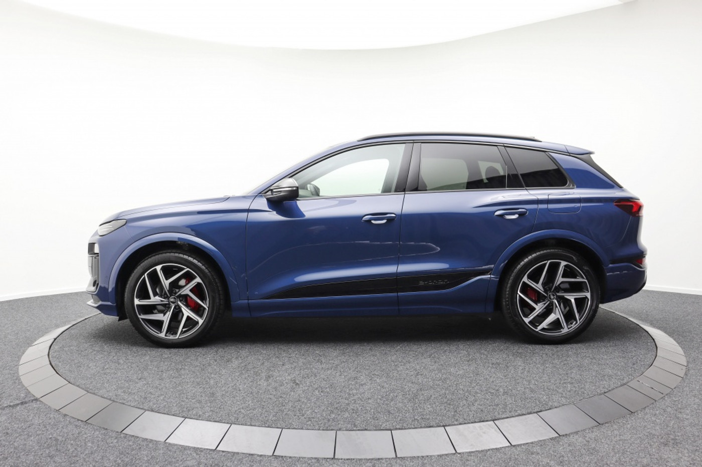 Foto van Audi Q6 Suv E-tron Quattro