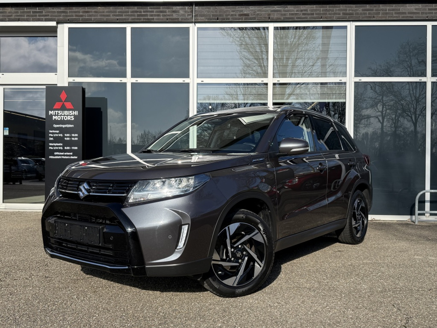 Suzuki Vitara 1.4 B.jet Style Smart Hybrid | Panoramadak | All Seasons 2025 - voorkant