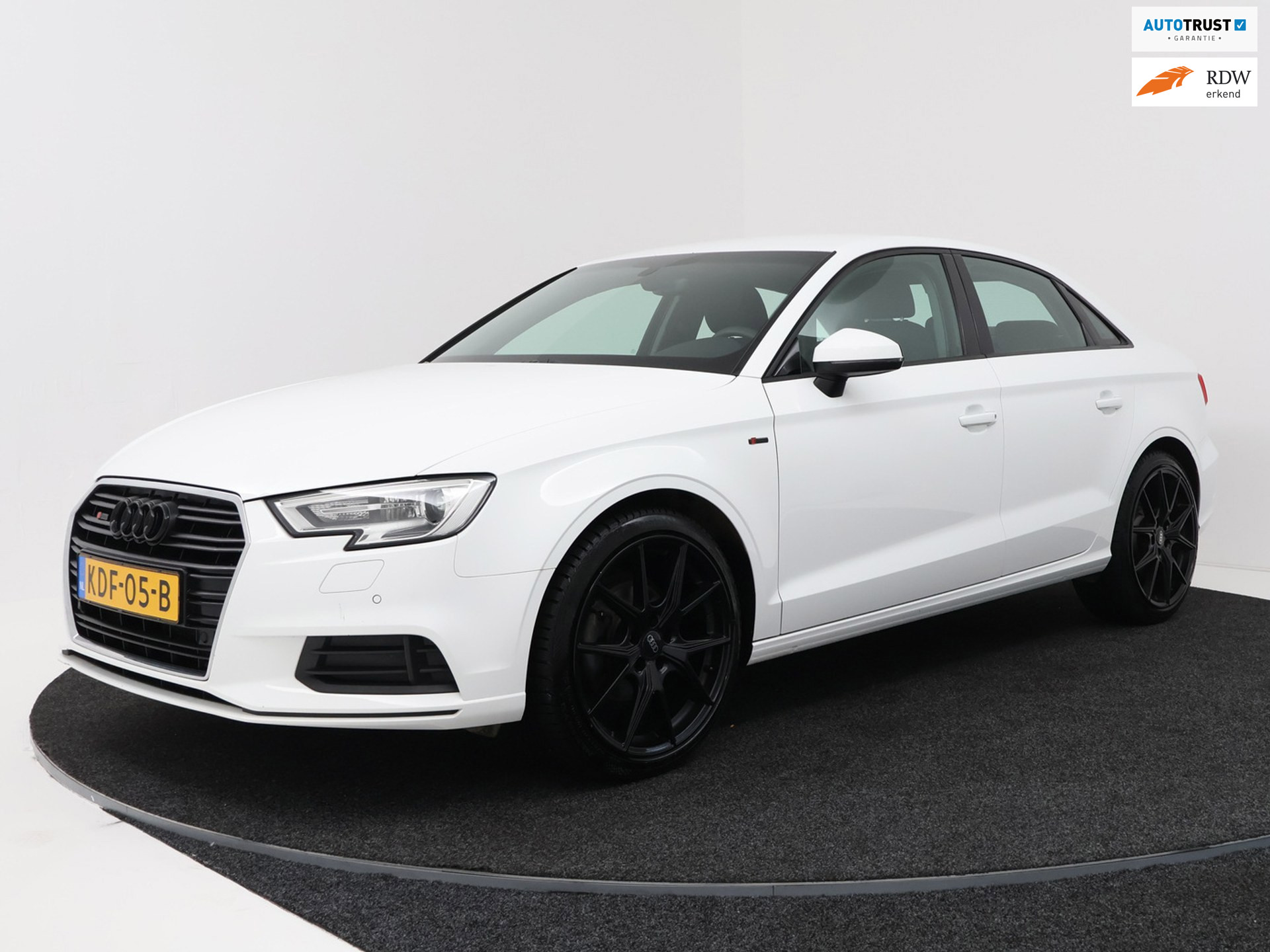 Audi A3 Limousine 30 TFSI S-Line 2020 - voorkant