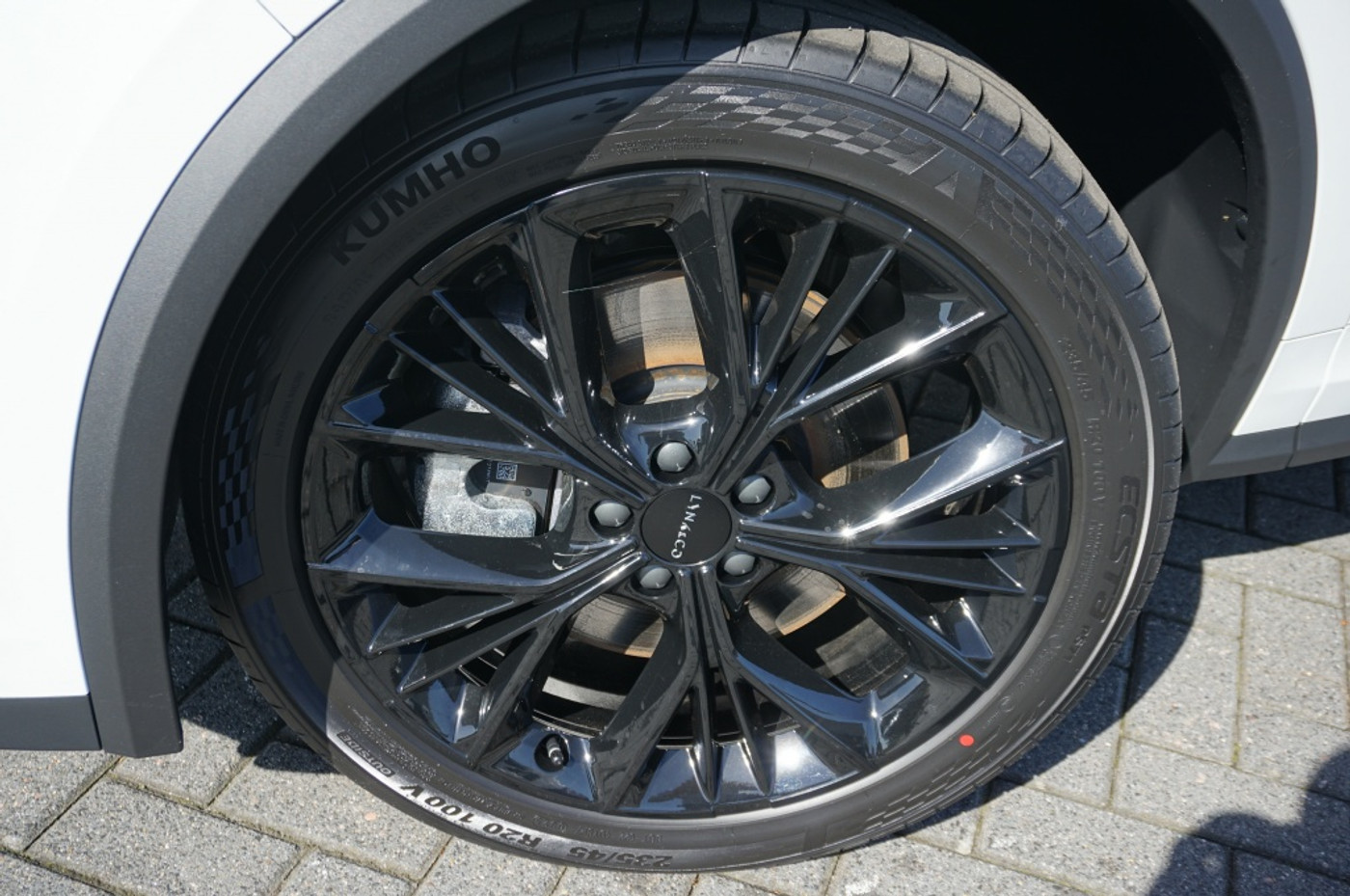 Foto van Lynk&co LYNK & Co 01