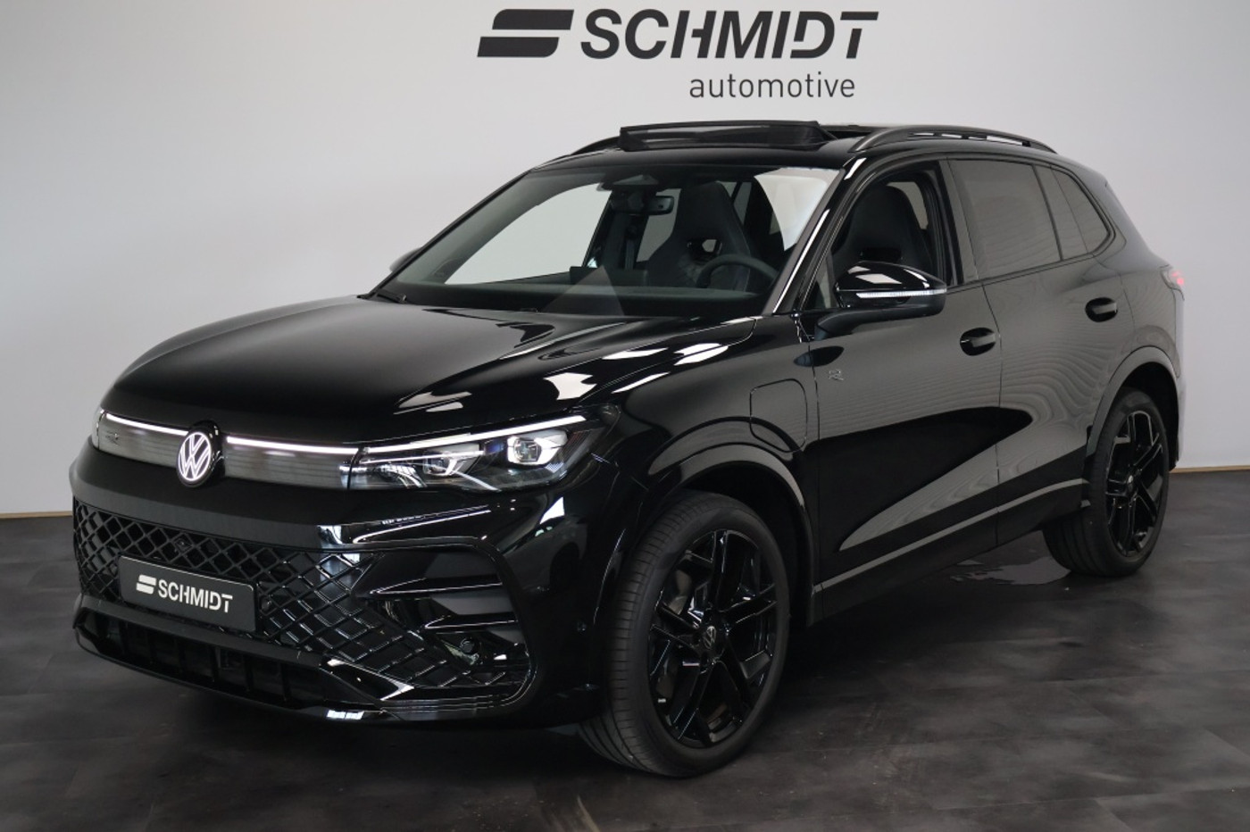Volkswagen Tiguan 1.5 eHybrid R Line DSG 272pk | H&K | Panoramadak | Trekhaak 2026 - voorkant