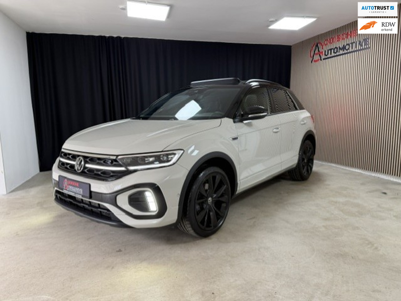 Volkswagen T-roc 1.5 TSI R-Line Edition Pano Camera Keyless Led Matrix Bom voll 2024 - voorkant