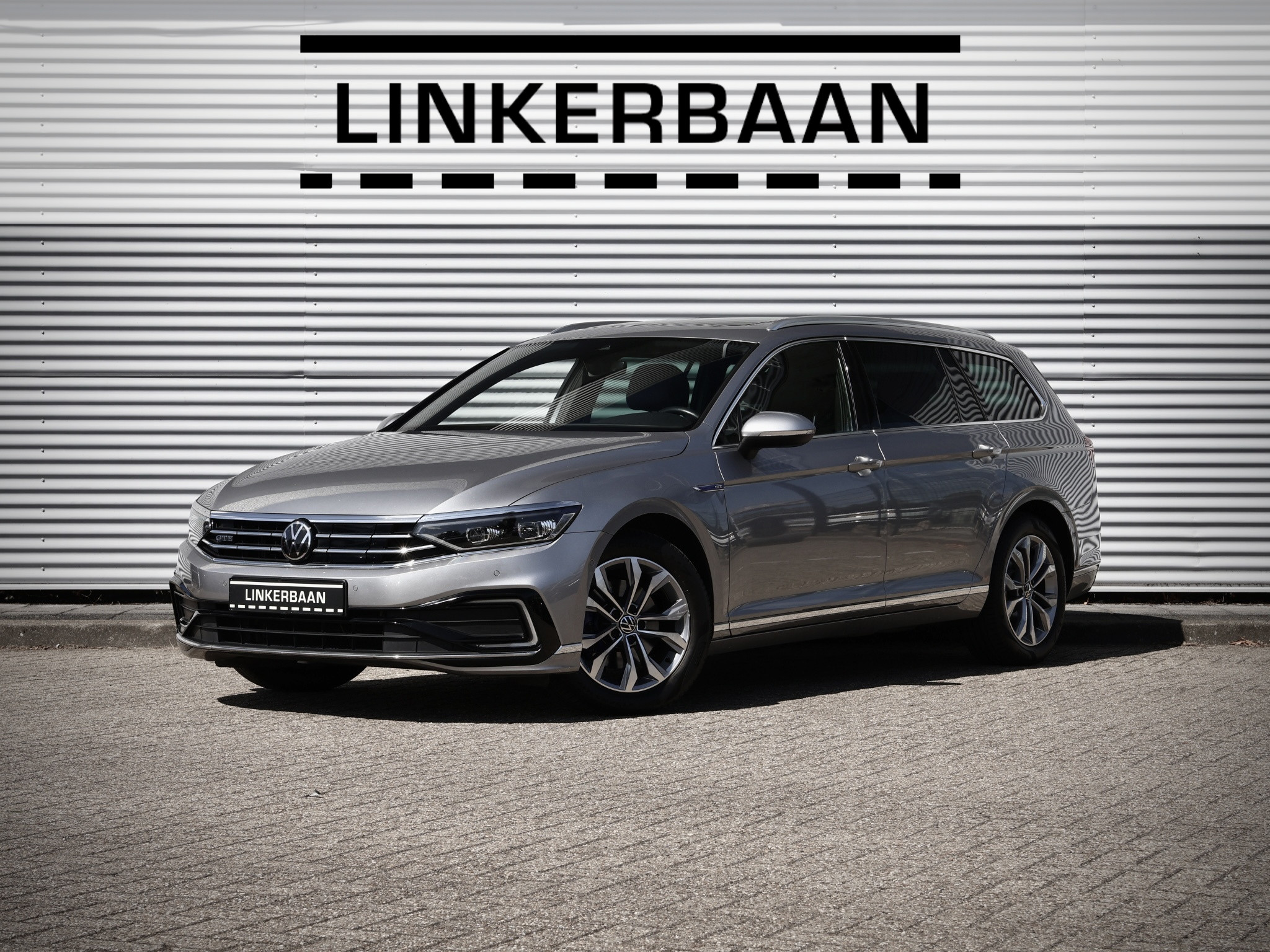 Volkswagen Passat GTE | Panorama | Trekhaak | Leder | Ergoactive | IQ Lights | 2022 - voorkant