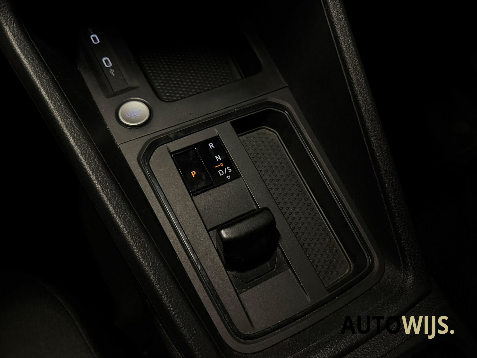 Foto van Volkswagen Caddy Modified Partition Wall