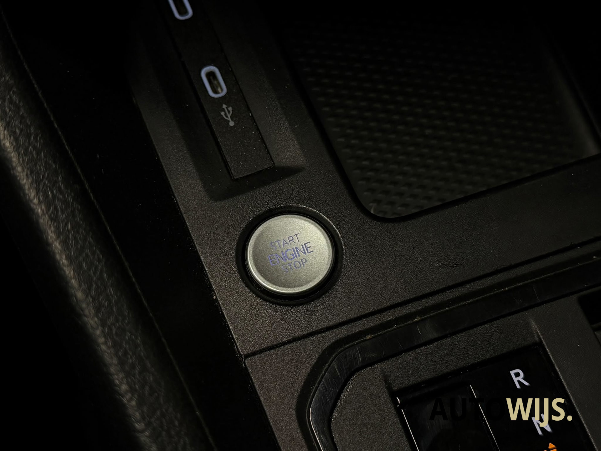 Foto van Volkswagen Caddy Modified Partition Wall