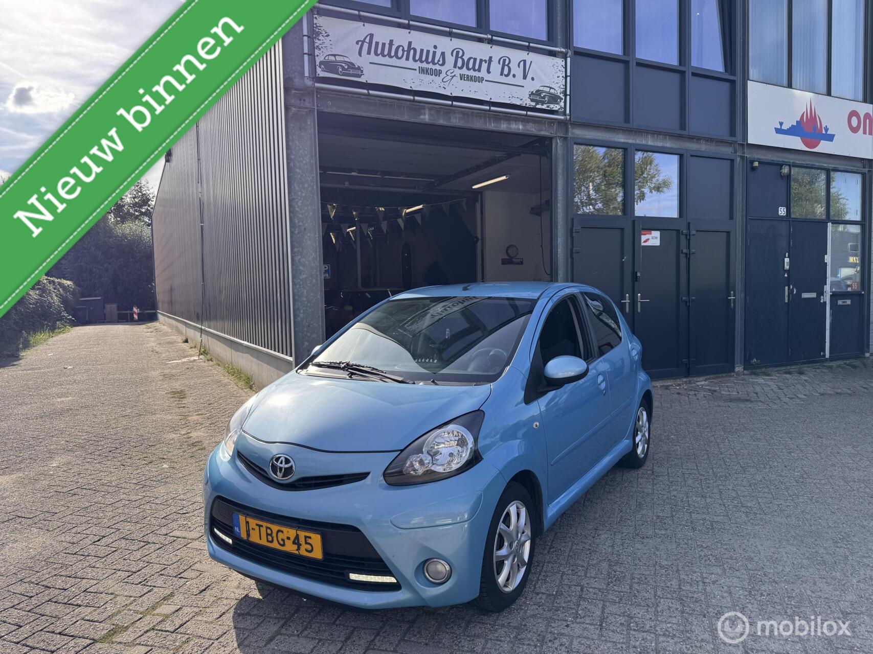 Toyota Toyota Aygo 1.0 VVT-i Dynamic Blue 5 Deurs! Airco! Nieuwe APK! NAP Logisch! 2014 - voorkant