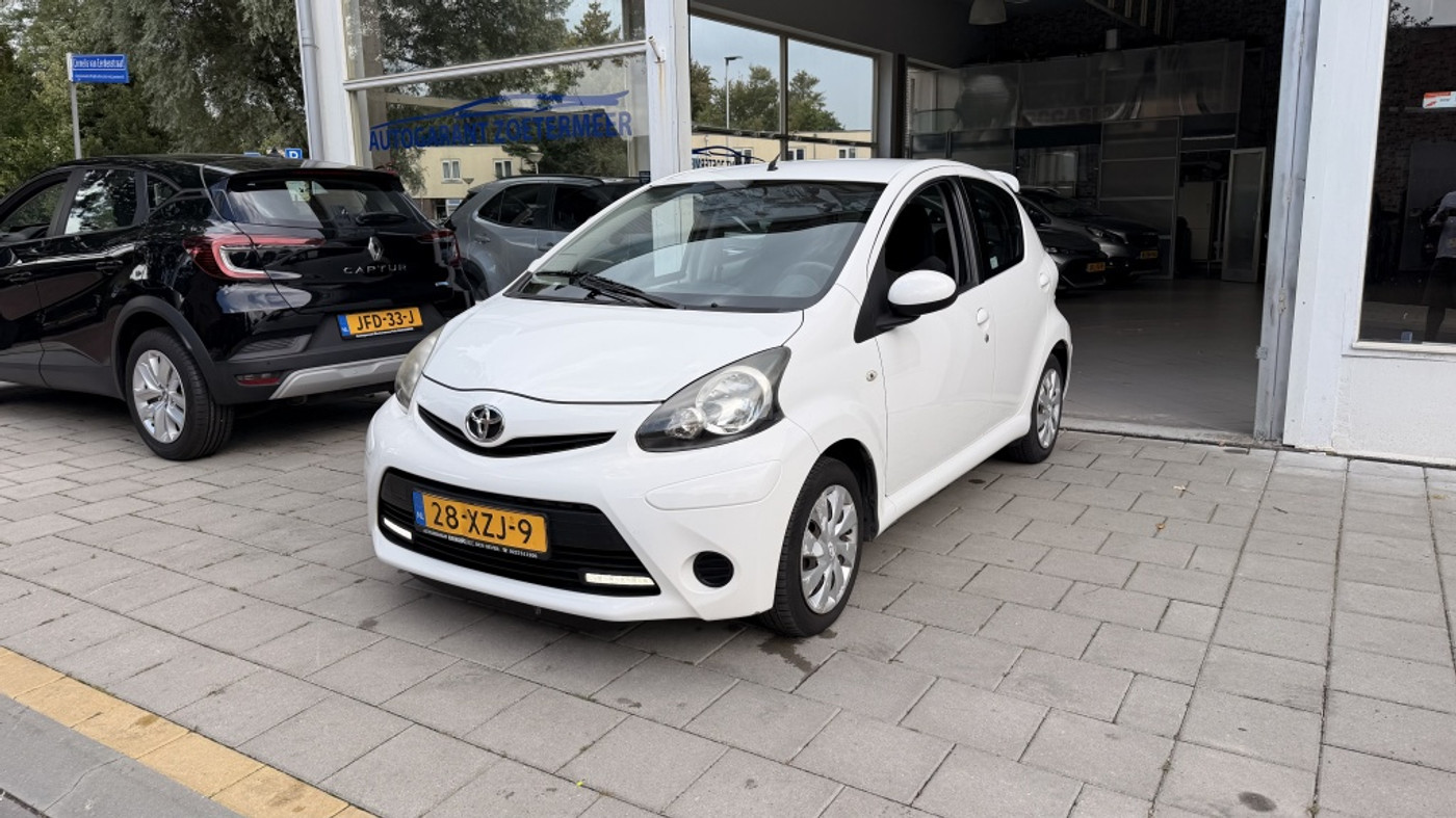 Toyota Toyota Aygo 1.0 VVT-i Aspiration 2012 - voorkant