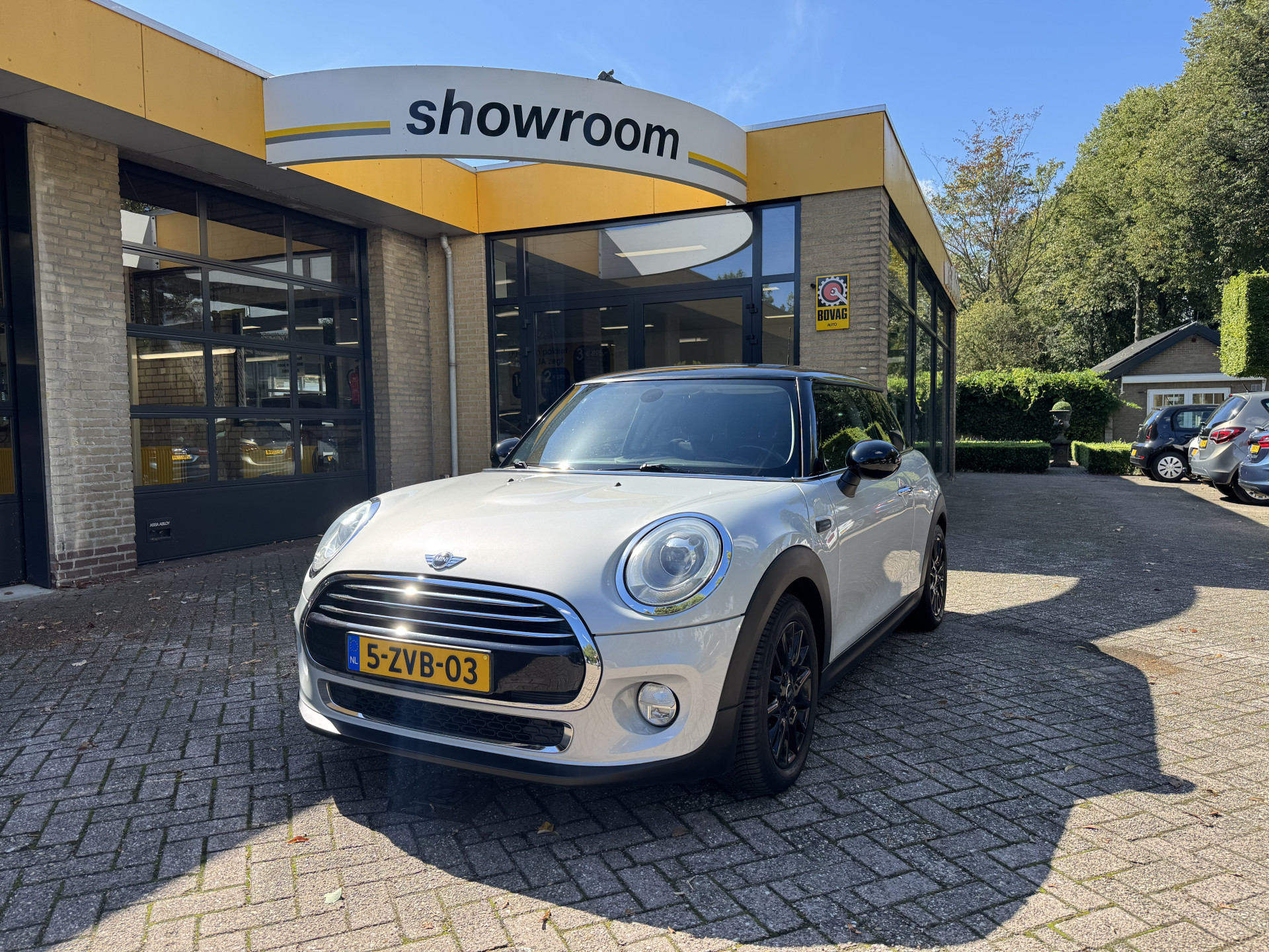 Mini Cooper 1.5 Cooper First Born Edition Climate Control Navi Led 2015 - voorkant
