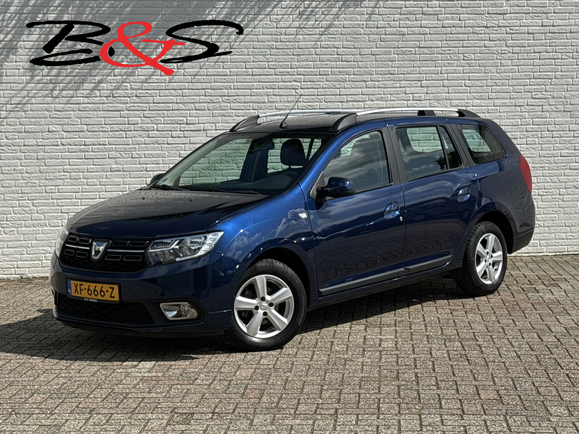 Dacia Logan 0.9 TCe AUTOMAAT Airco Cruise Elektrishce ramen Usb Bluetooth 2018 - voorkant
