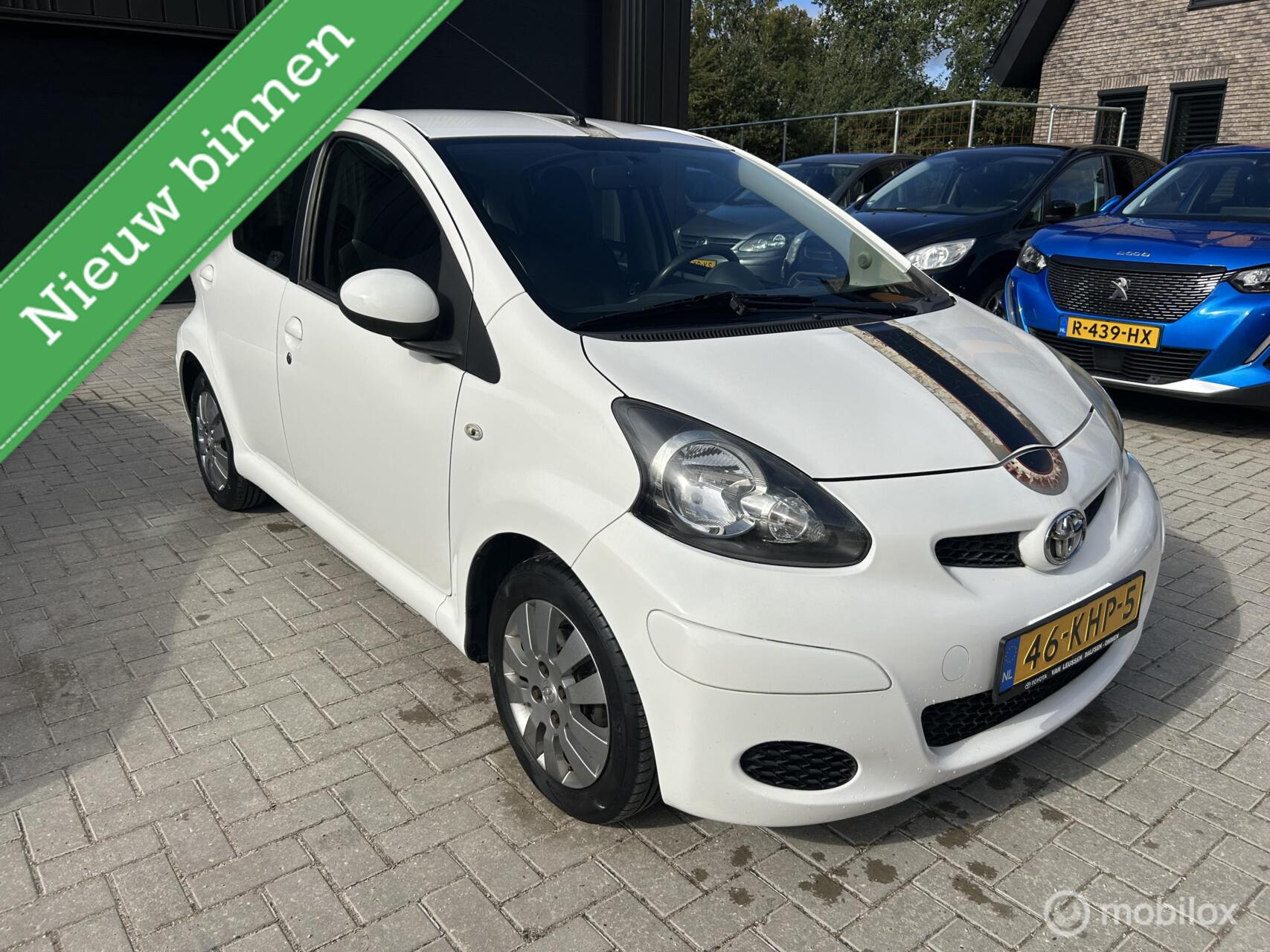 Toyota Toyota Aygo 1.0-12V Xcite White 5 DR Airco Dealer Ond 2009 - voorkant