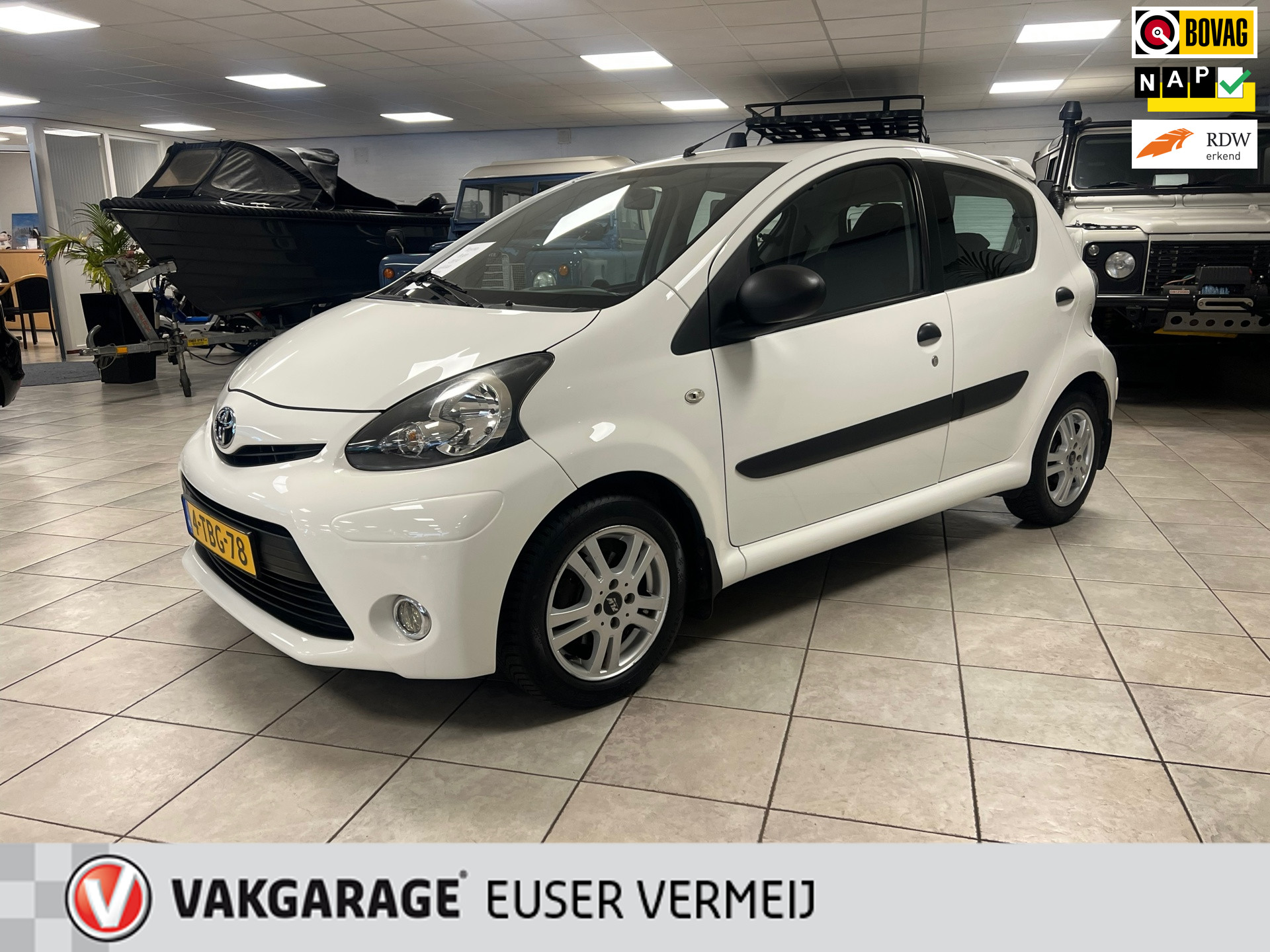 Toyota Toyota Aygo 1.0 VVT-i Now Airco 5 deurs 2014 - voorkant