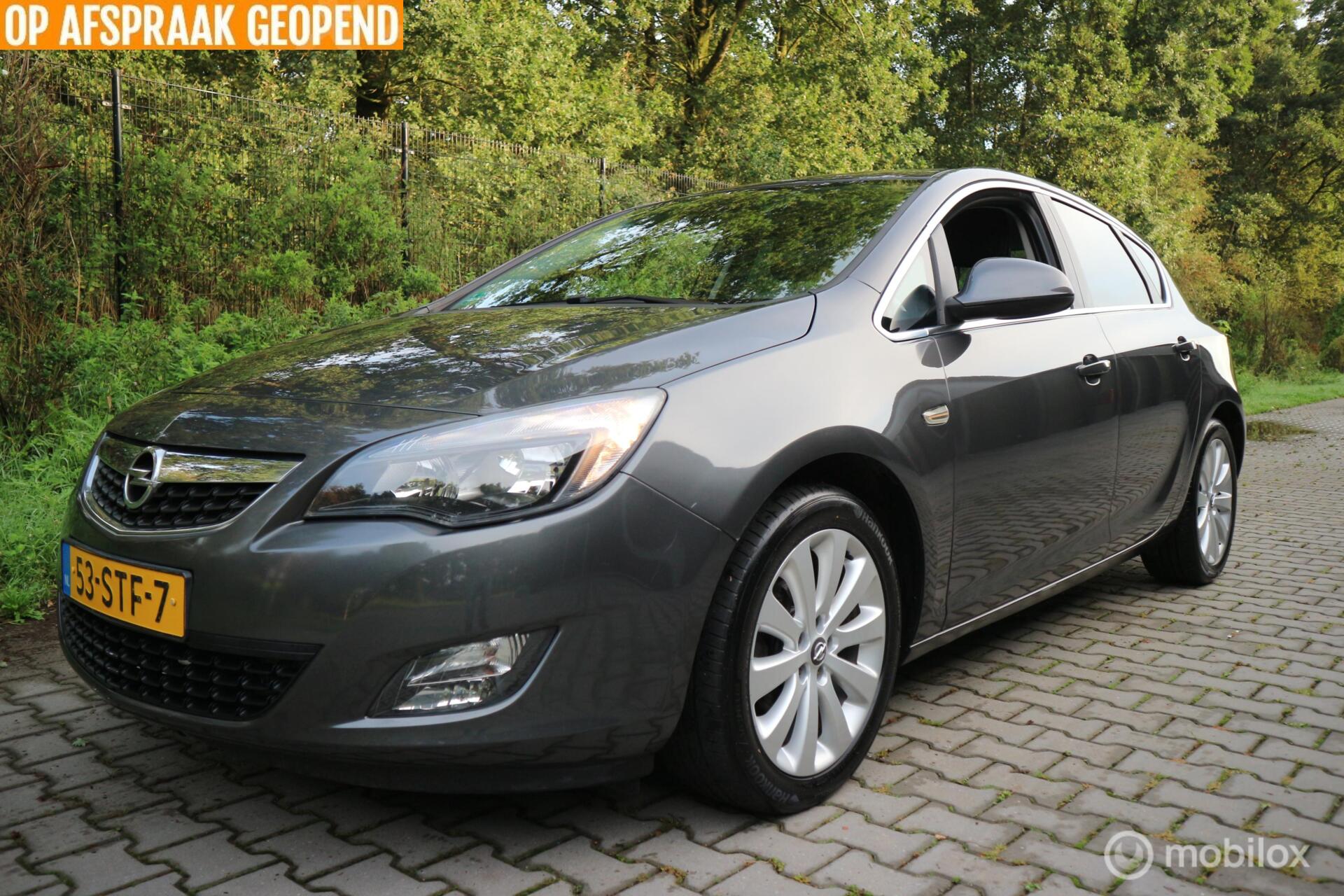 Opel Astra 1.4 Turbo Sport ECC/CRUISE-CONTROL/TREKHAAK/NAP 2011 - voorkant