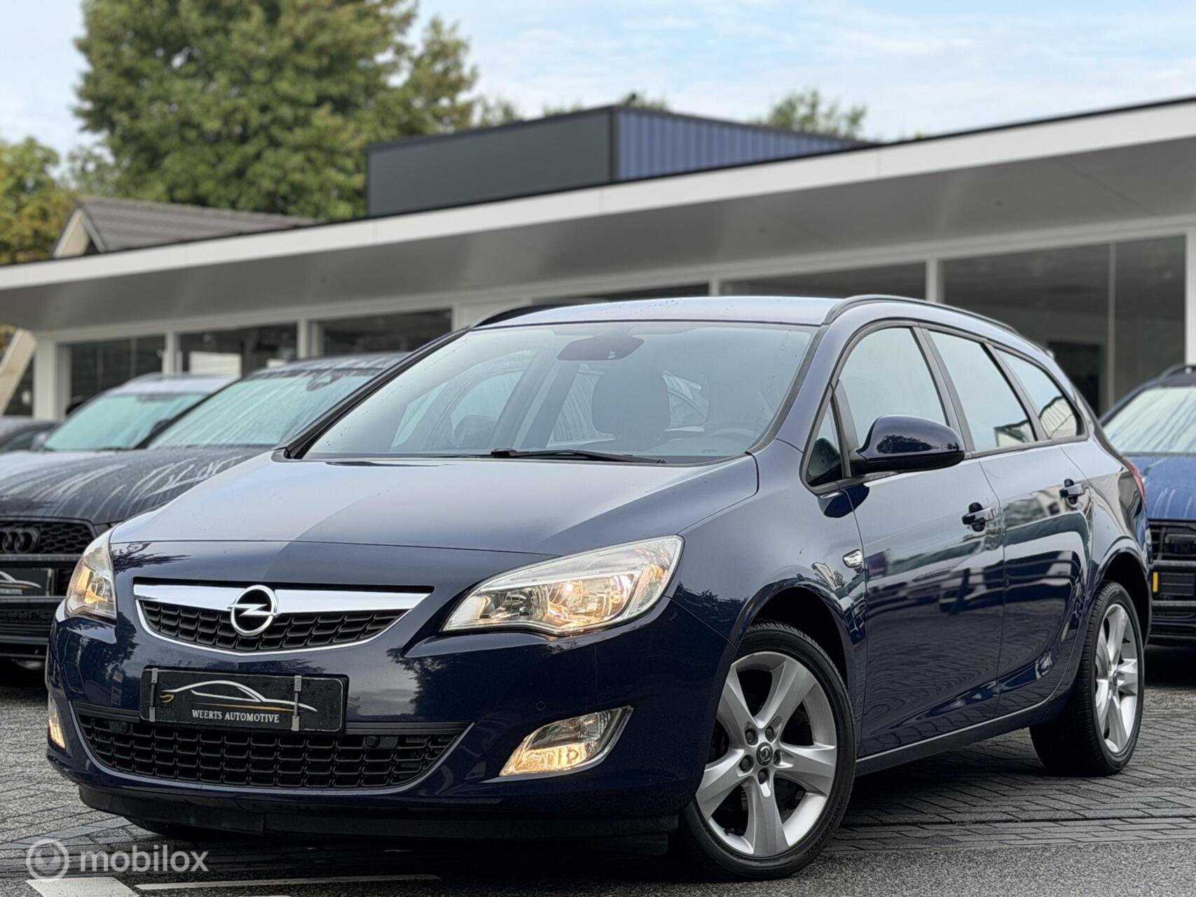 Opel Astra 1.4 Edition |AIRCO|CRUISE|TREKHAAK 2011 - voorkant
