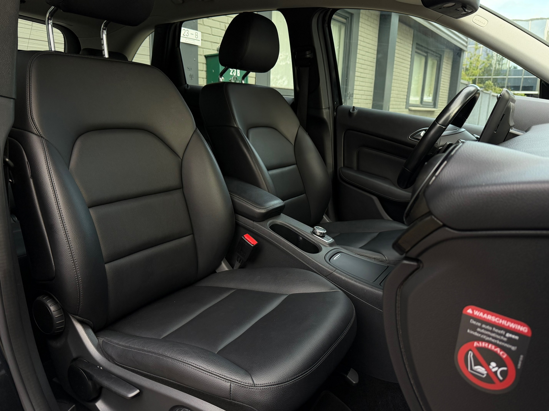 Foto van Mercedes-Benz B 180